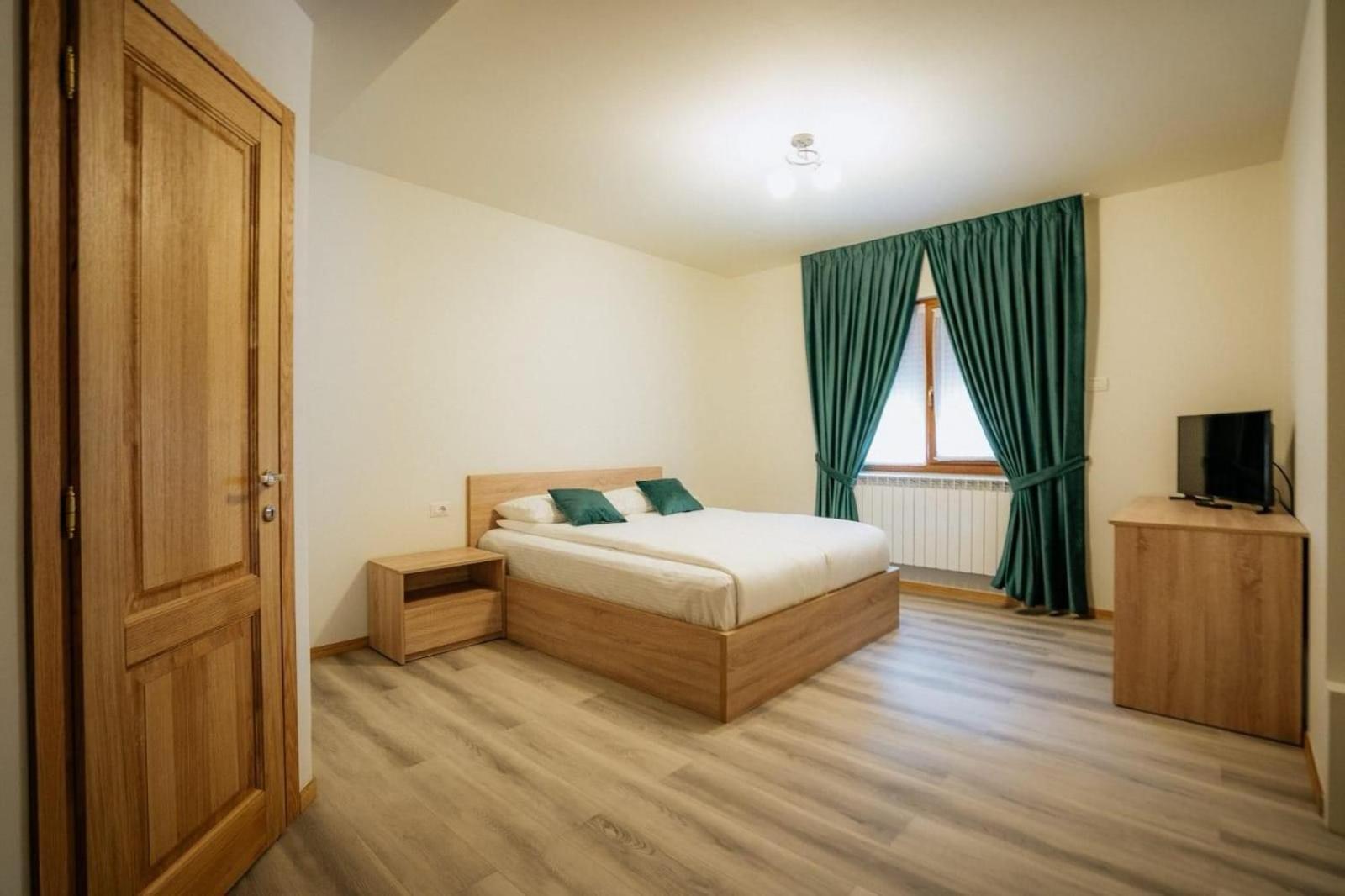 Double Room with Private Bathroom photo 1