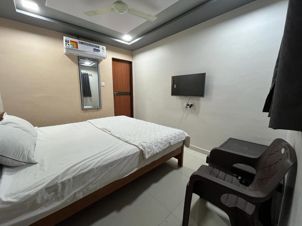 Budget Double Room - Photo 2