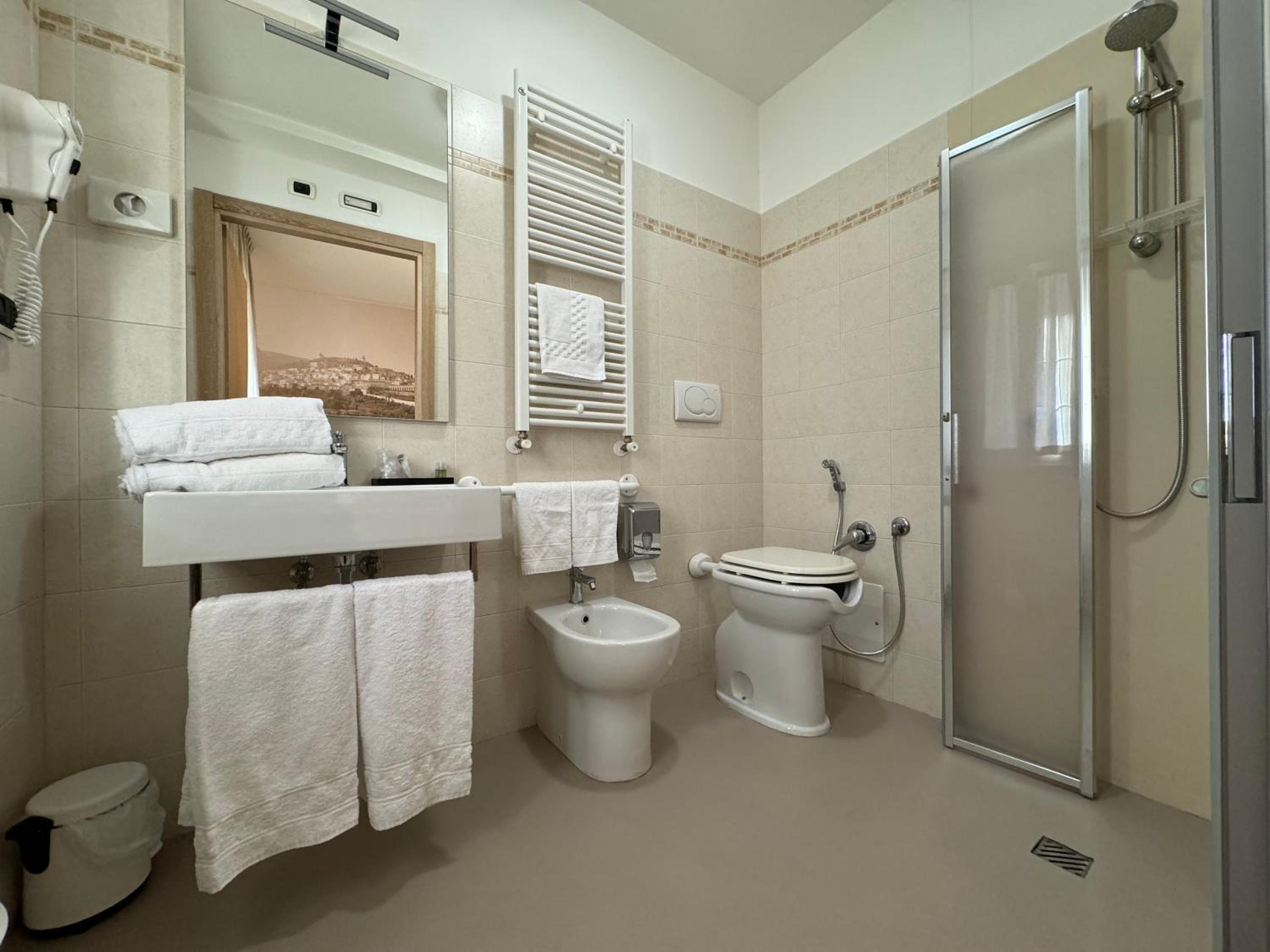 Double or Twin Room - Disability Access photo 3