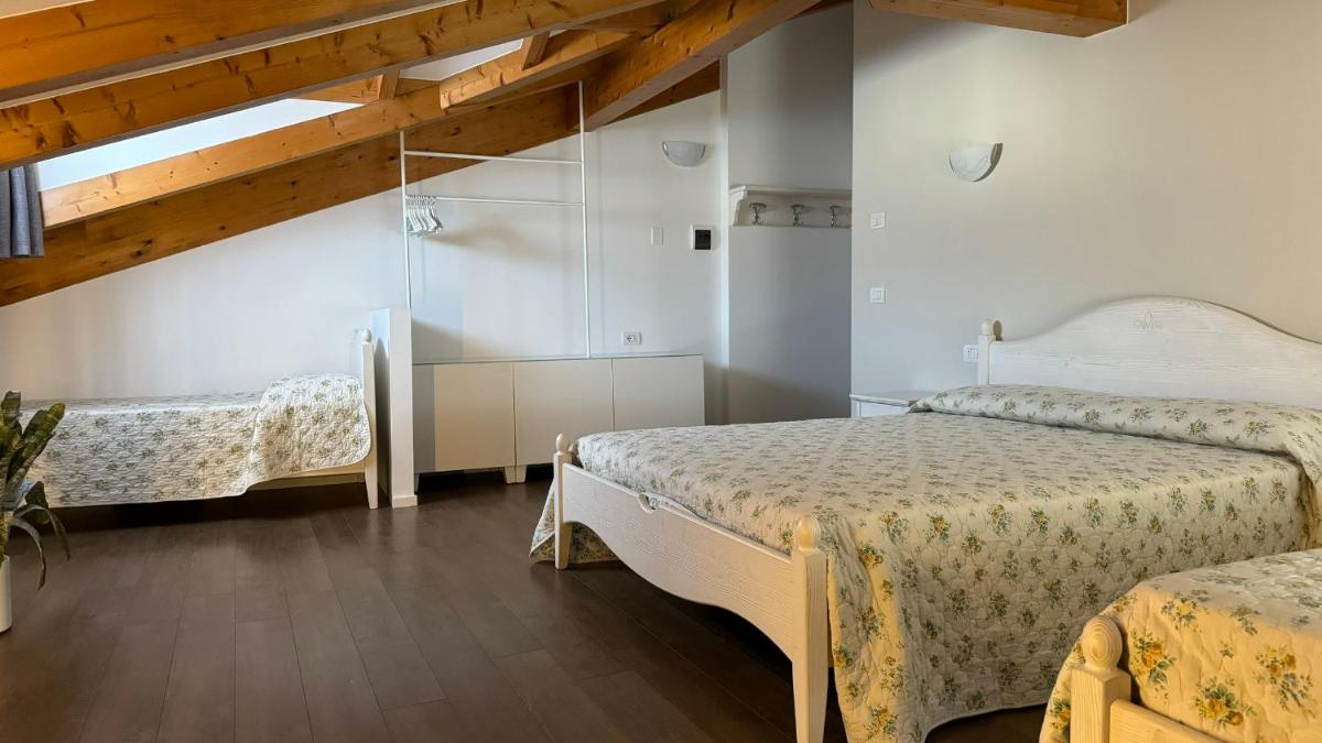 Quadruple Room - Photo 7