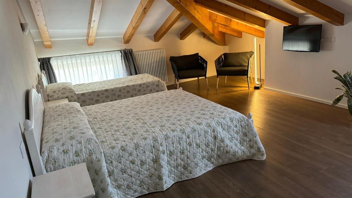 Quadruple Room - Photo 10
