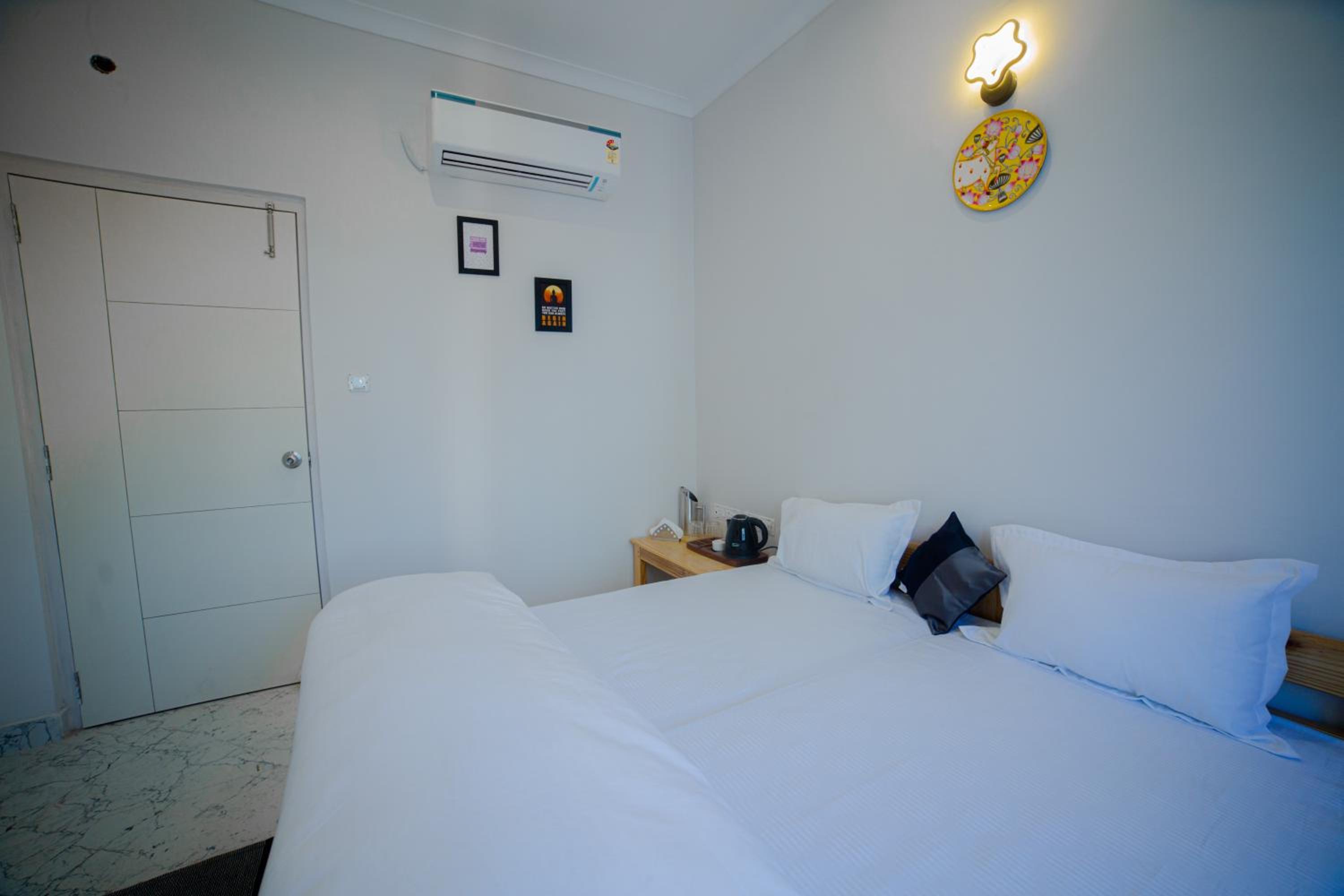 Standard King Room - Photo 1