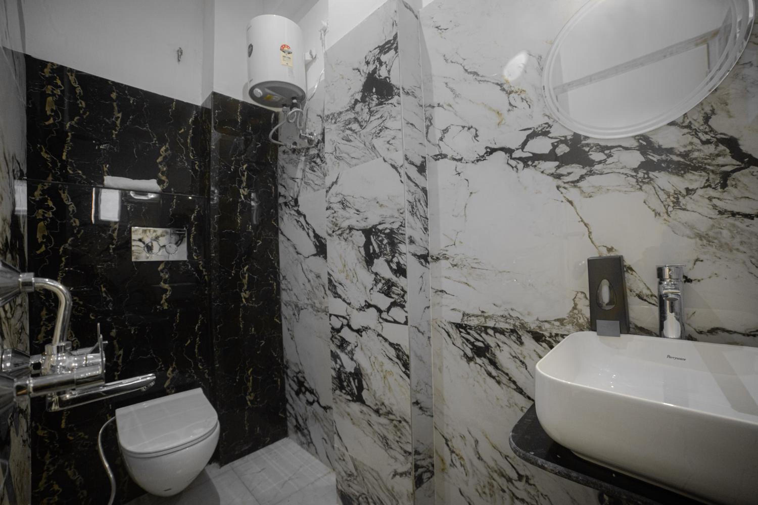 Standard King Room - Photo 2