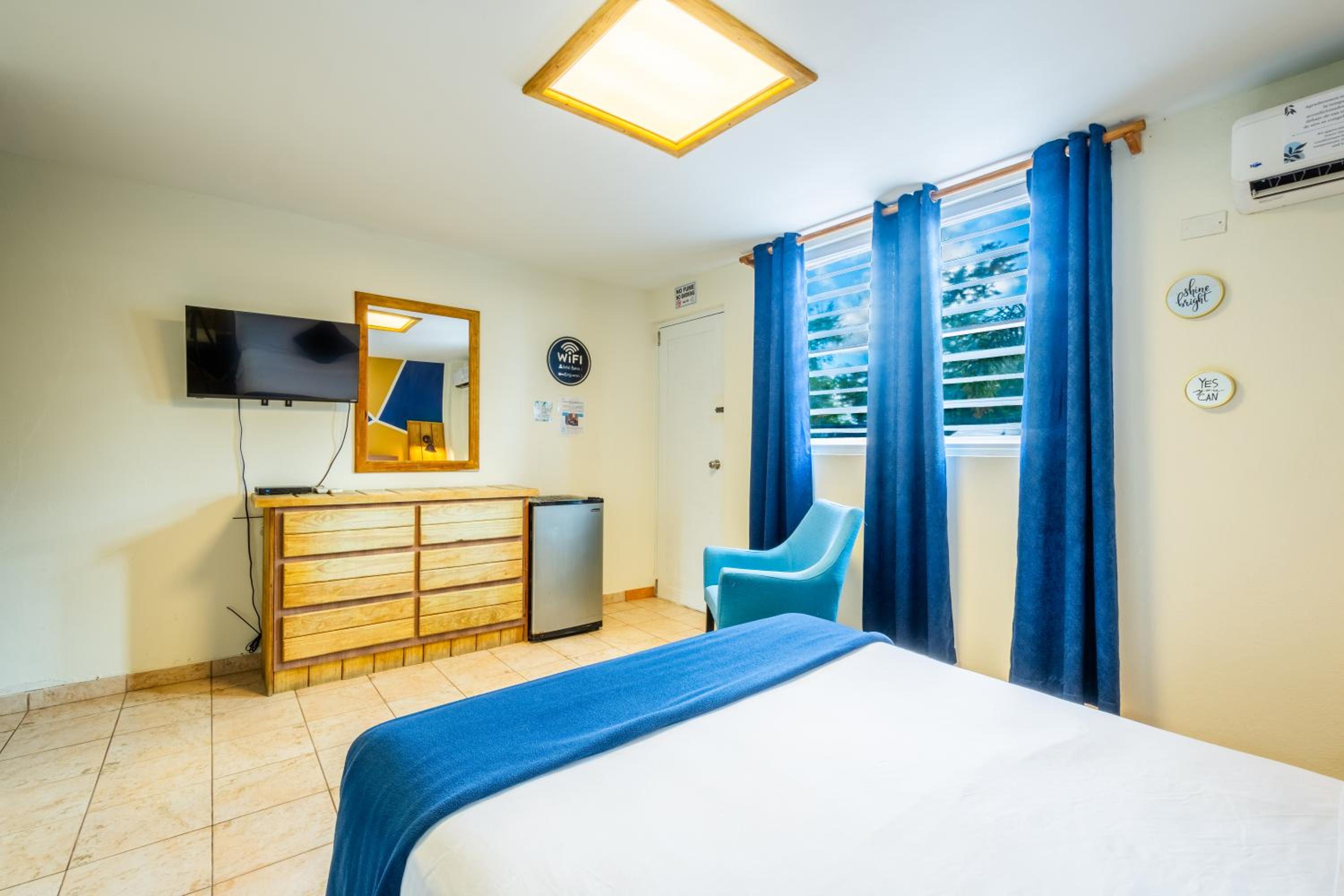 Queen Room with Balcony photo 3