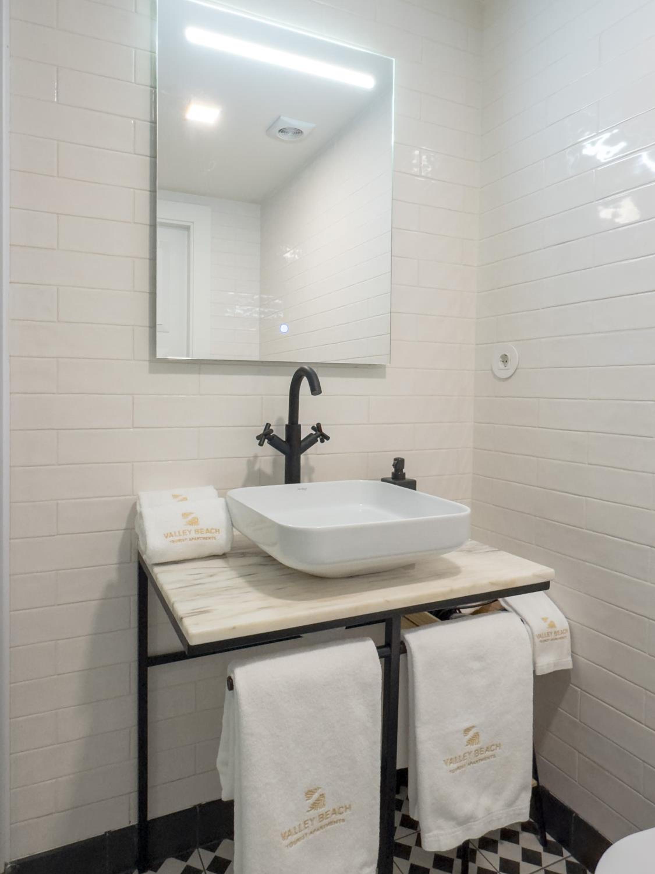 Studio Apartment - Photo 12