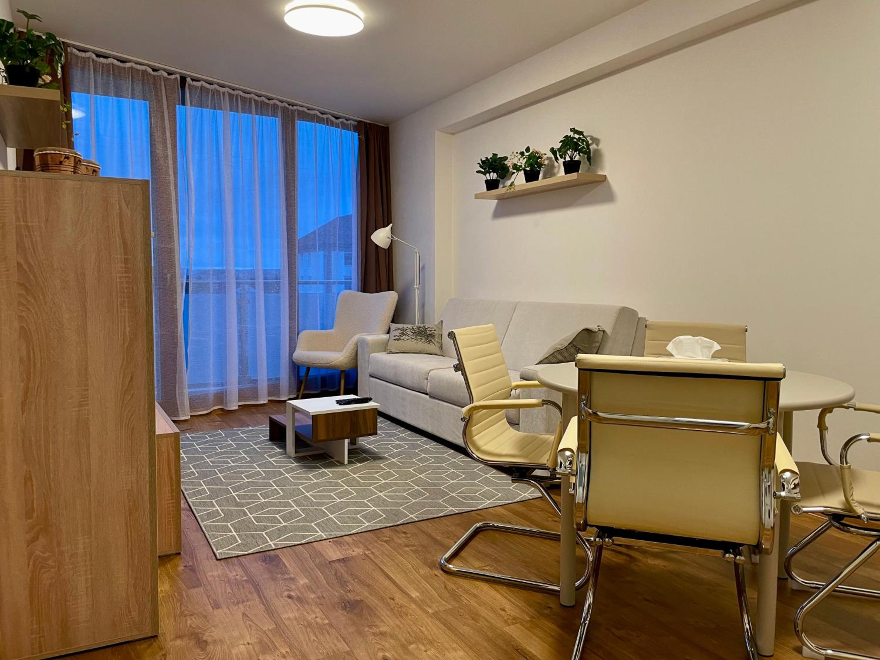 One-Bedroom Apartment photo 1