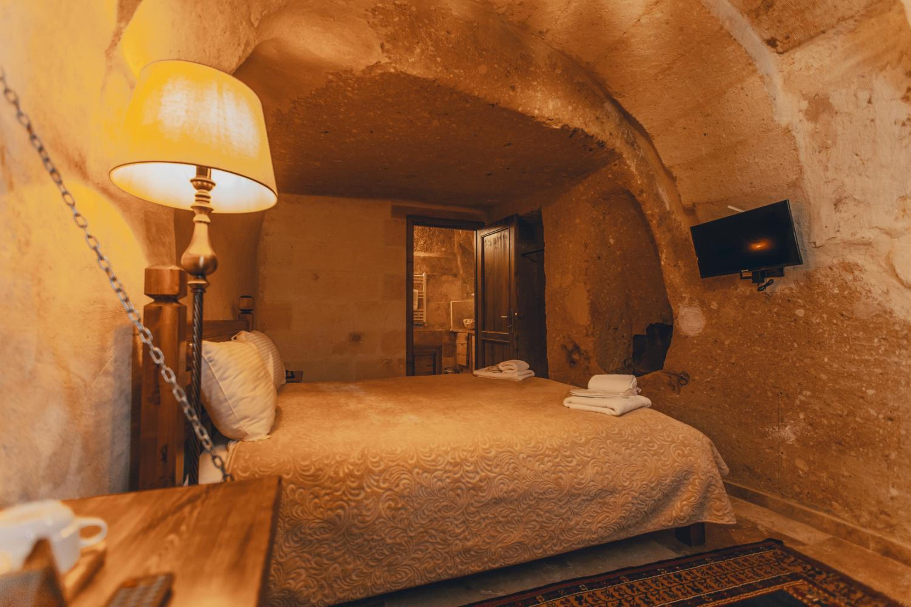 Standard Double Room - Photo 9