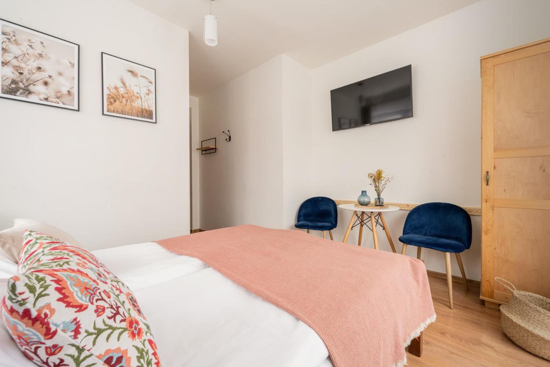 Double Room with Balcony - Photo 2