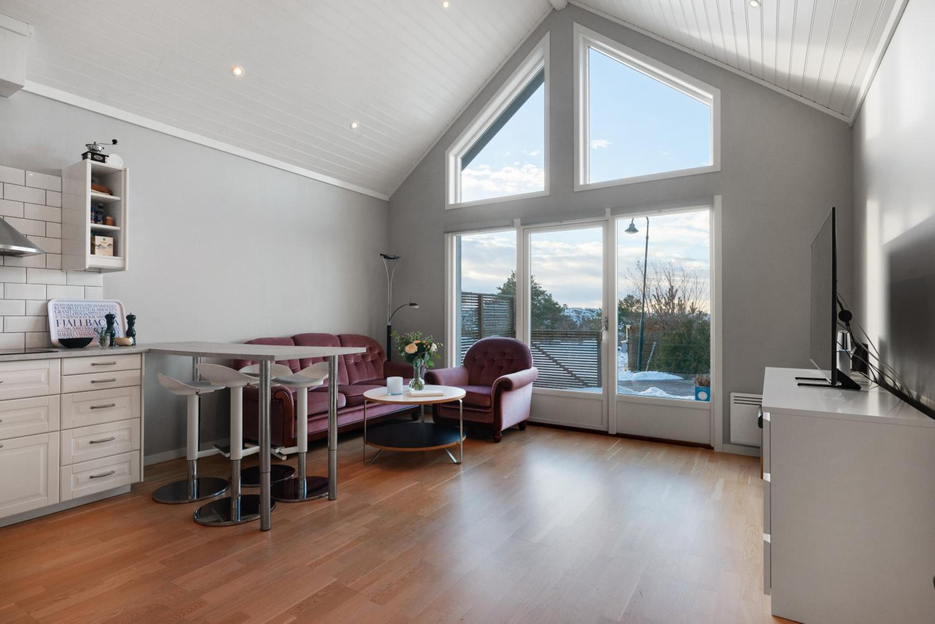 Two-Bedroom House photo 3