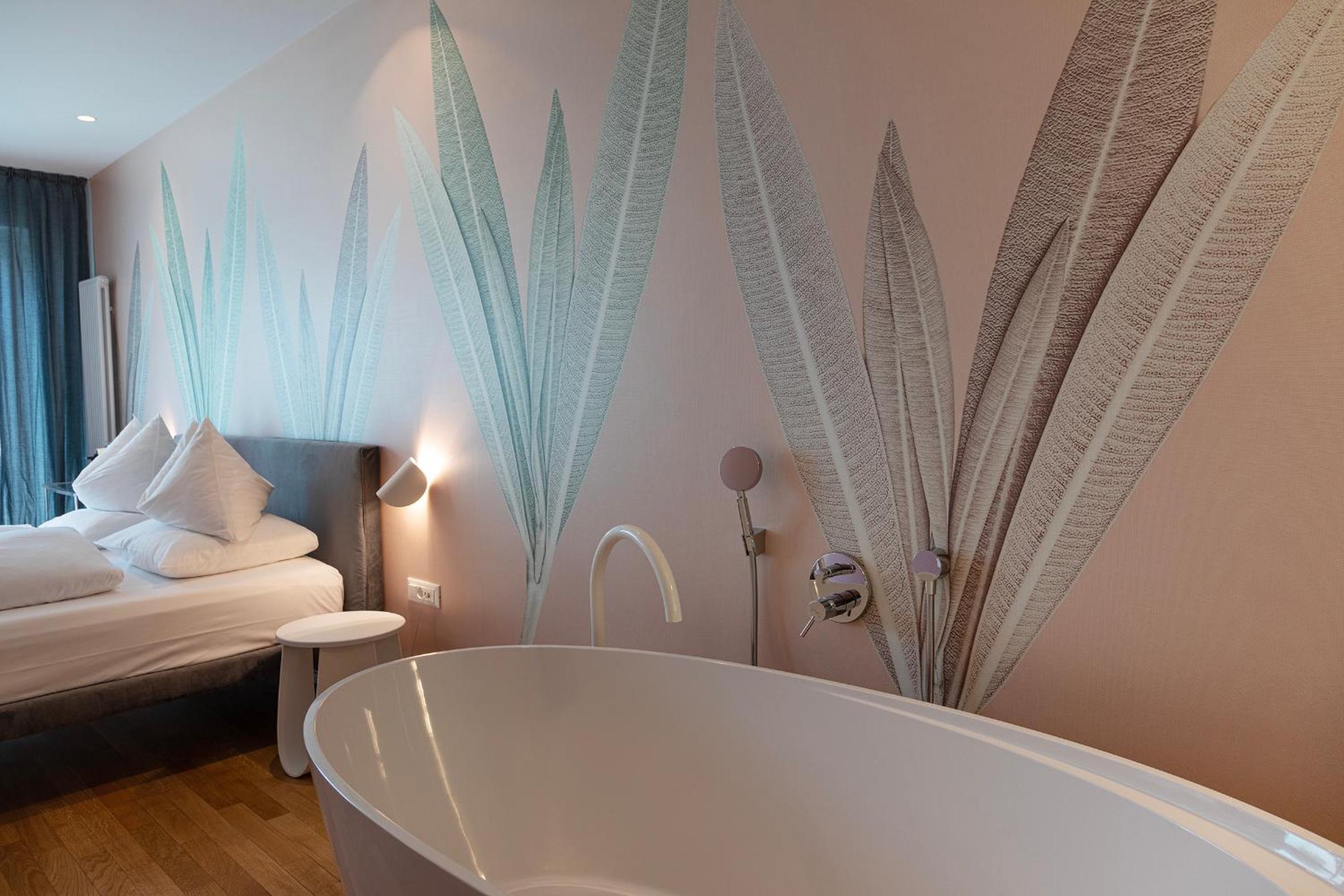 Superior Double Room with Bathtub - Photo 8
