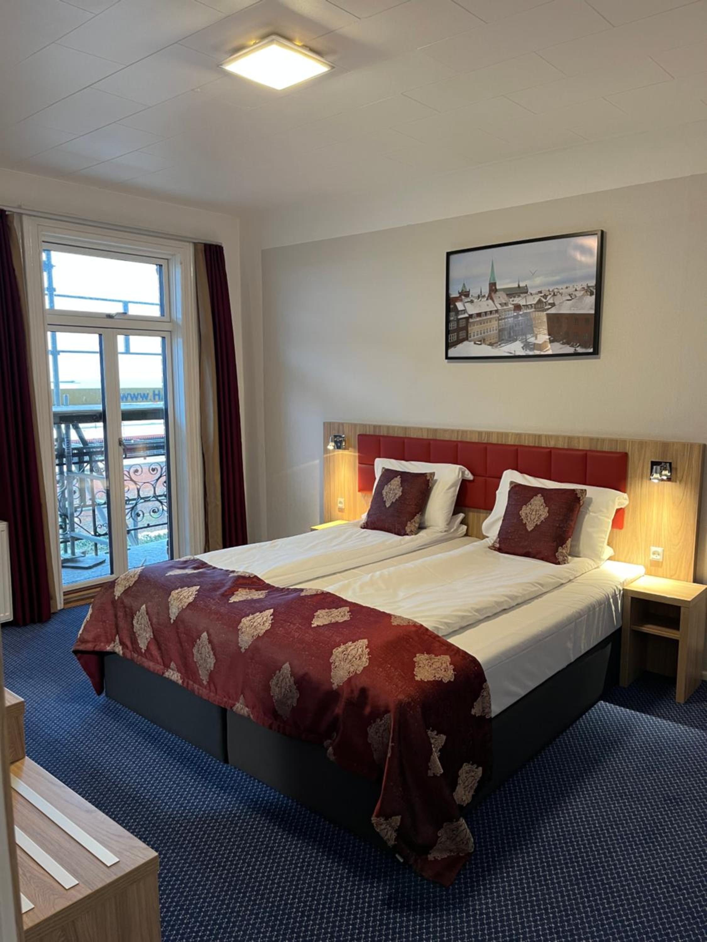 Standard Double Room - Photo 13
