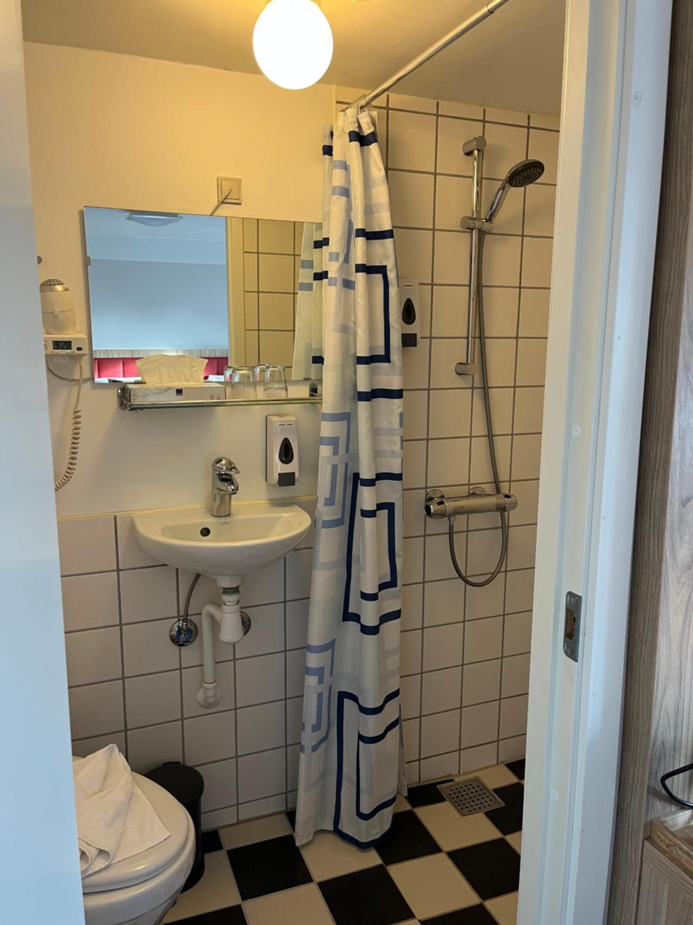 Standard Double Room - Photo 6