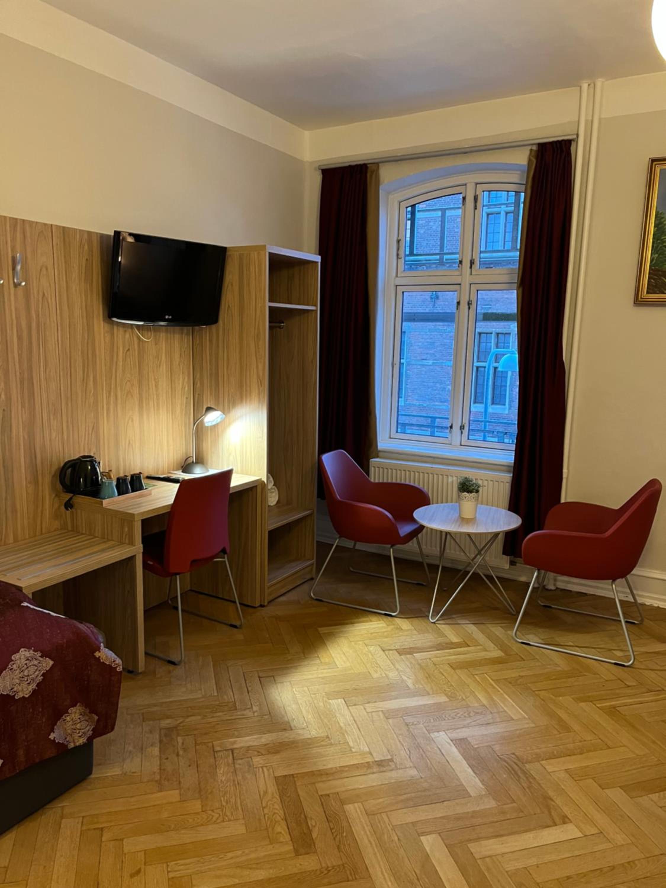 Quadruple Room - Photo 4