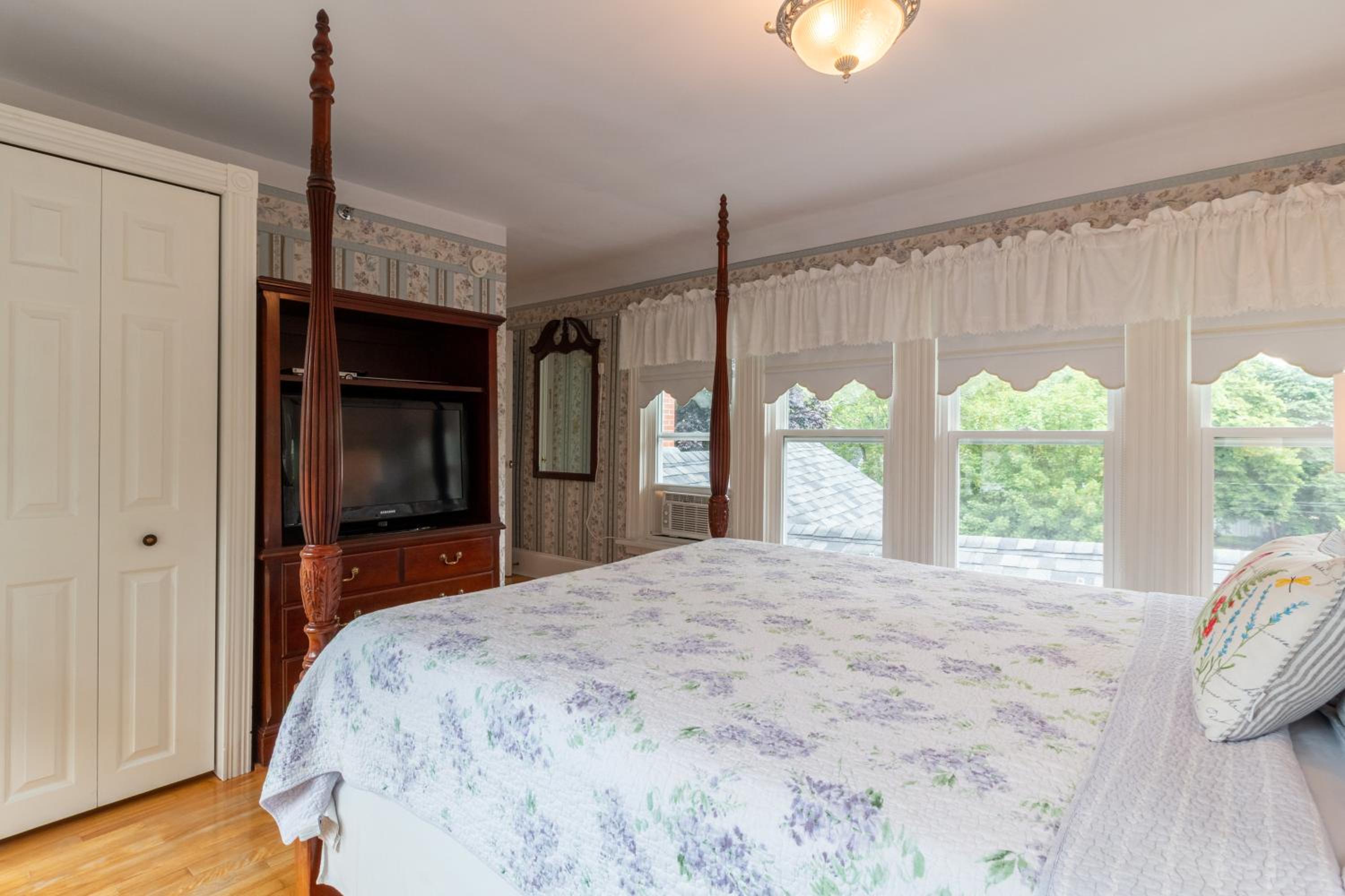 Deluxe Queen Room photo 2