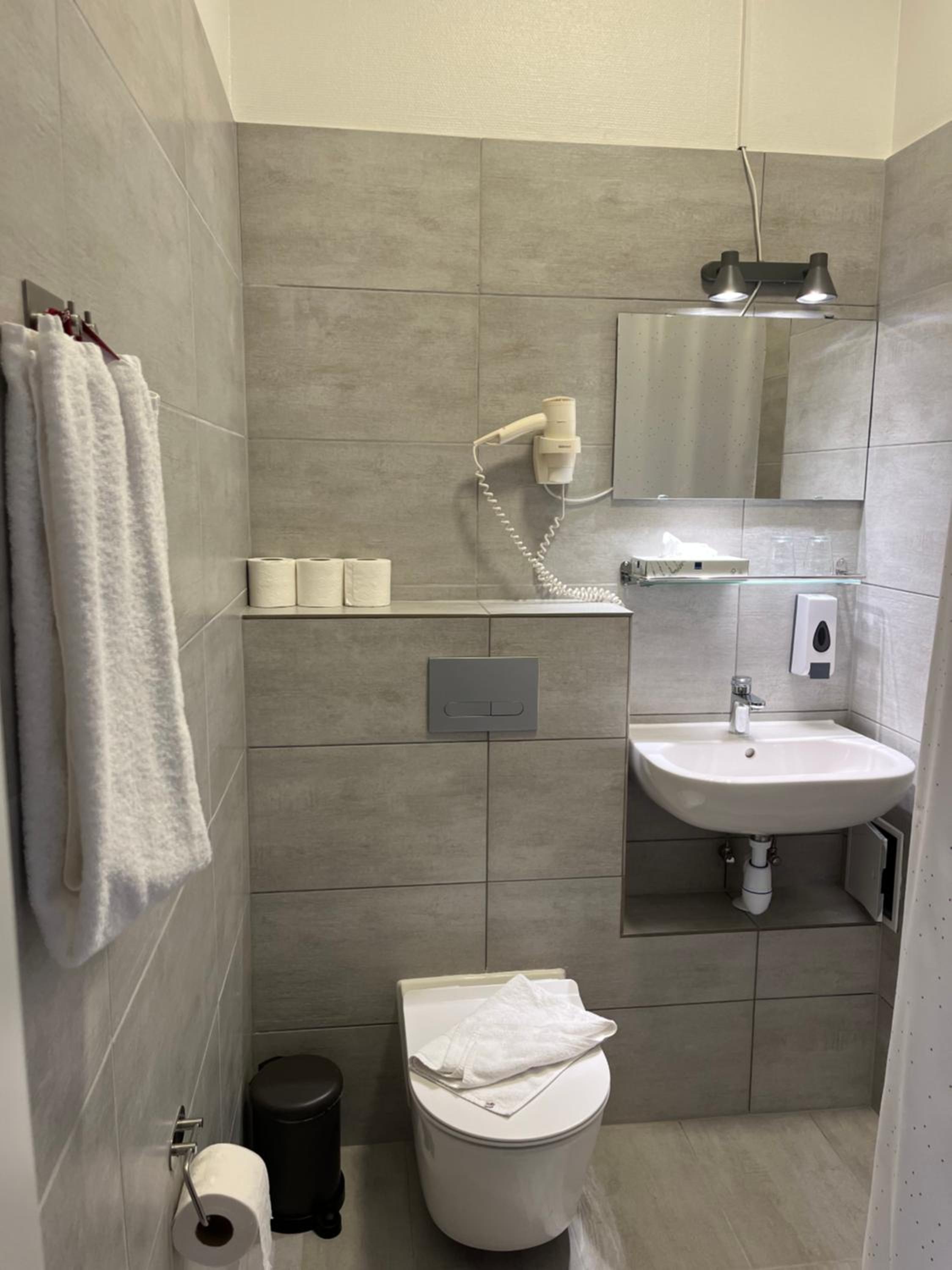 Standard Double Room - Photo 15