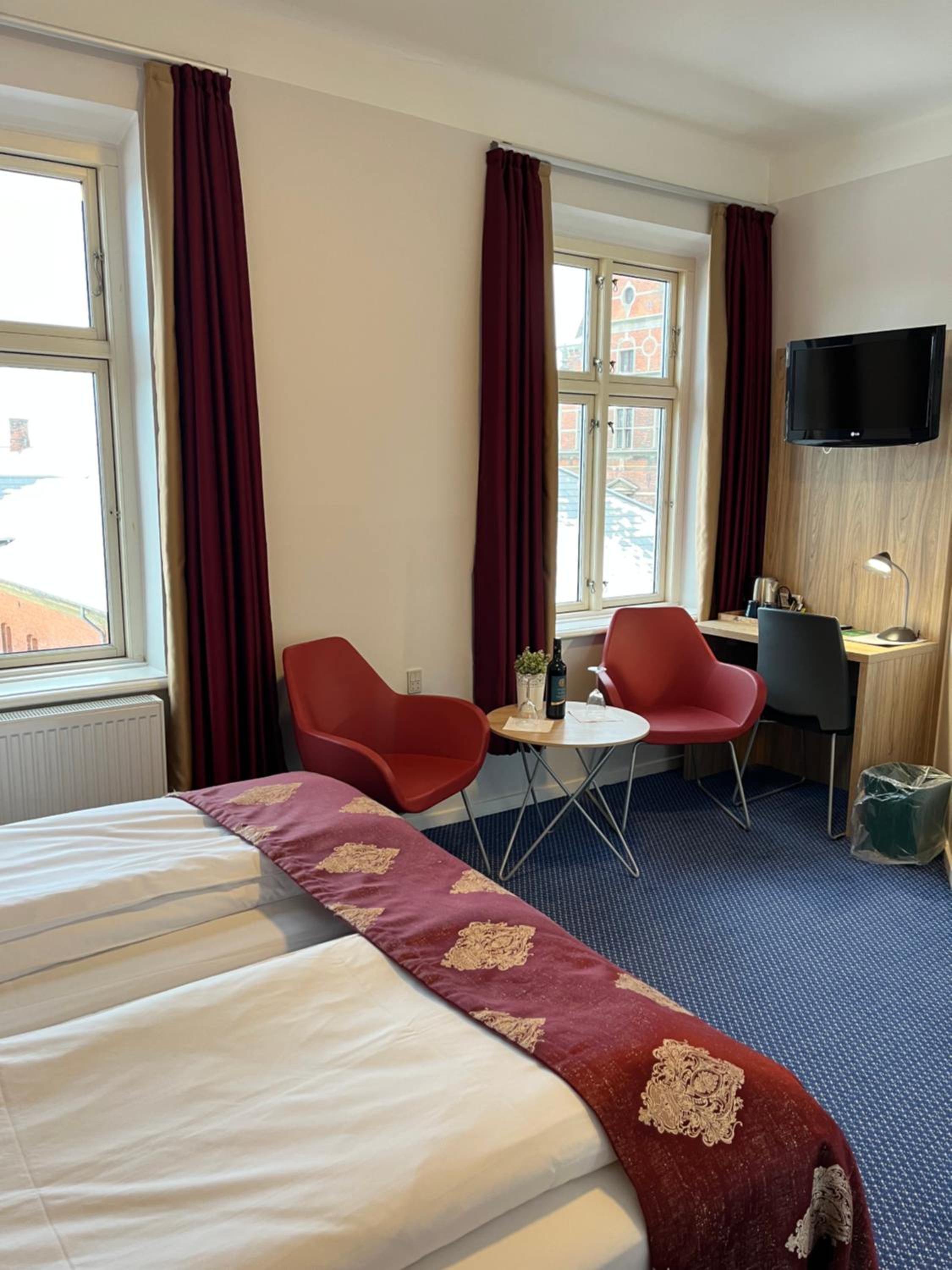 Standard Double Room - Photo 16