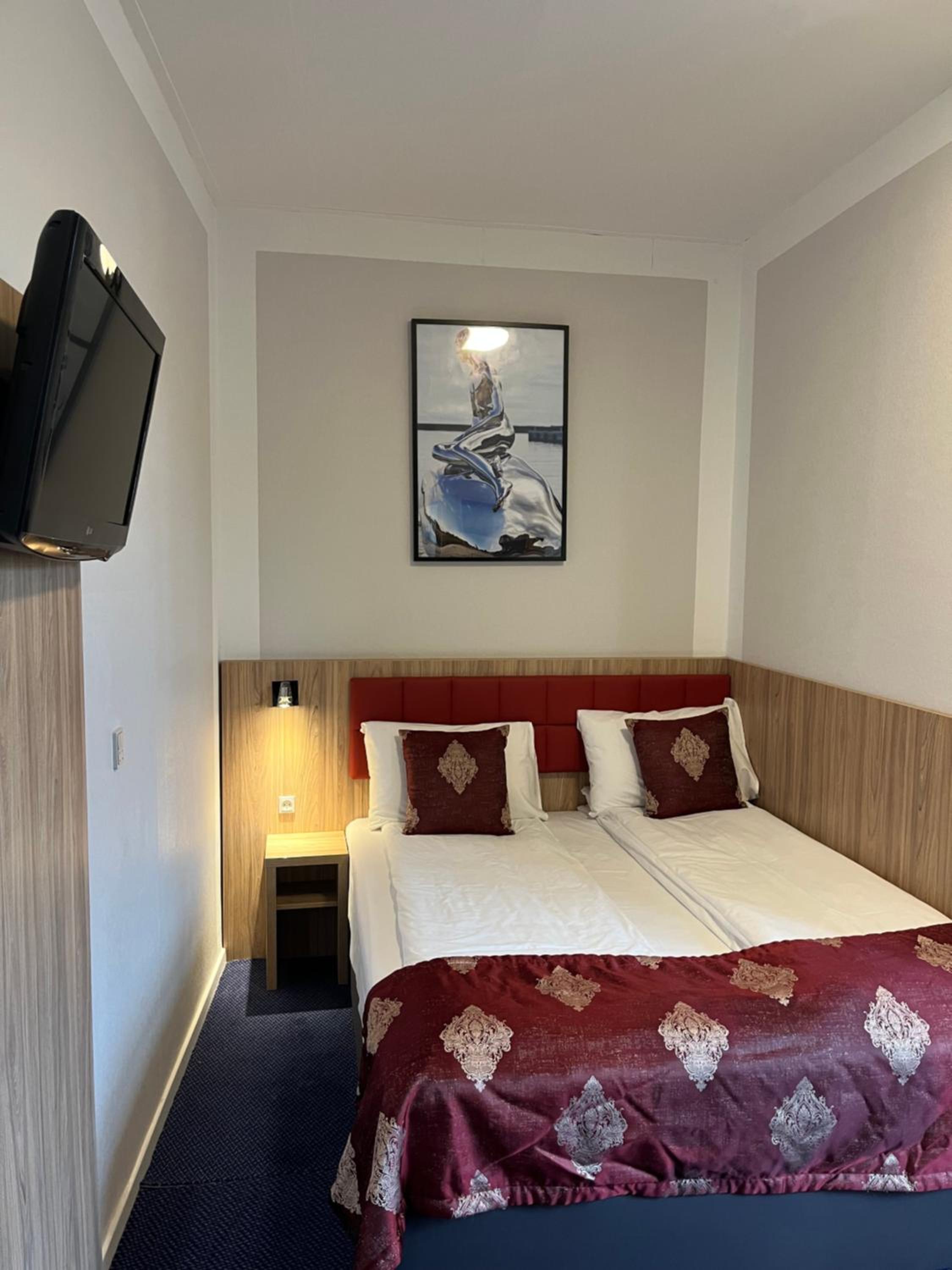 Small Double Room - Photo 1
