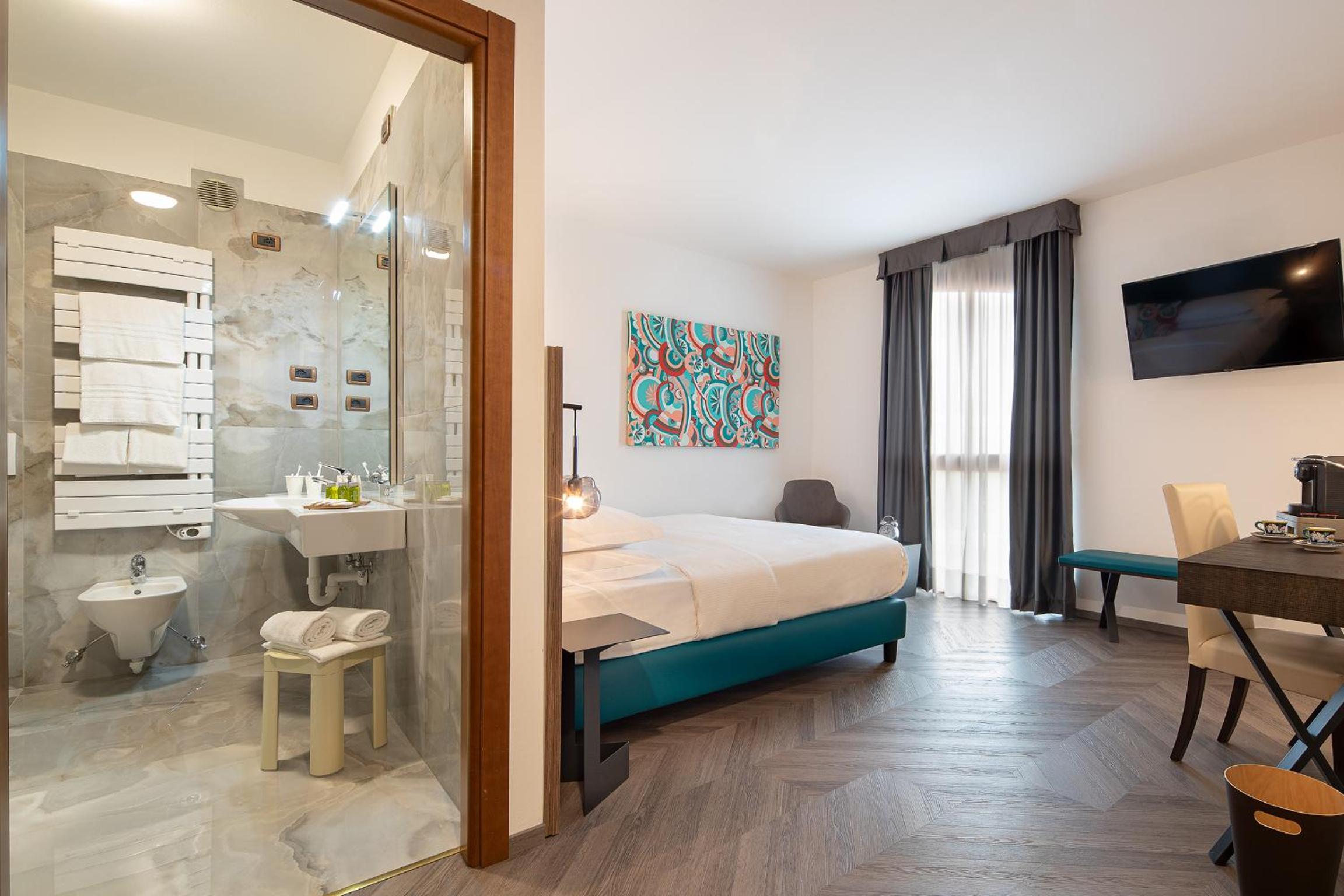 Deluxe Room - Photo 2