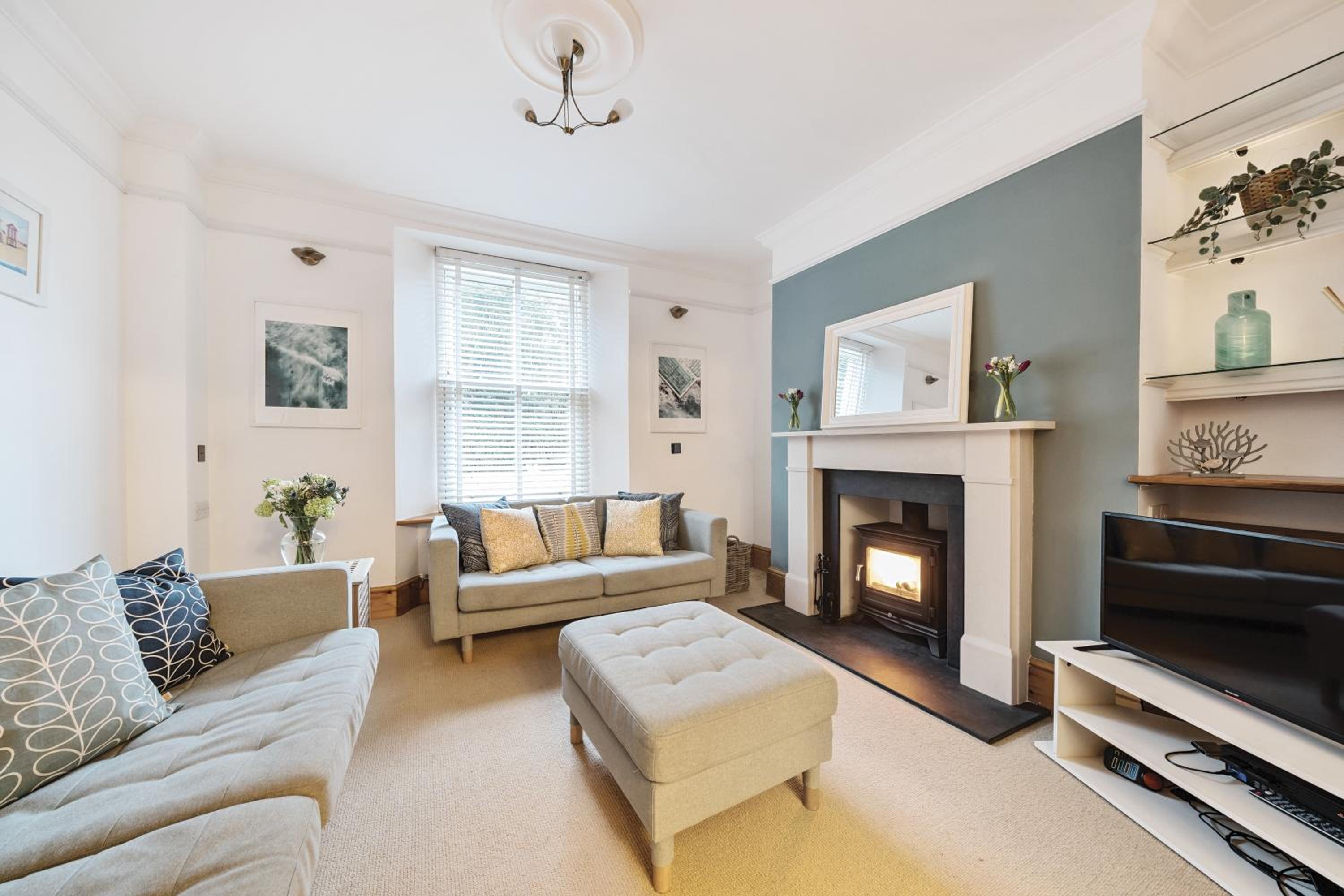 Three-Bedroom House photo 2