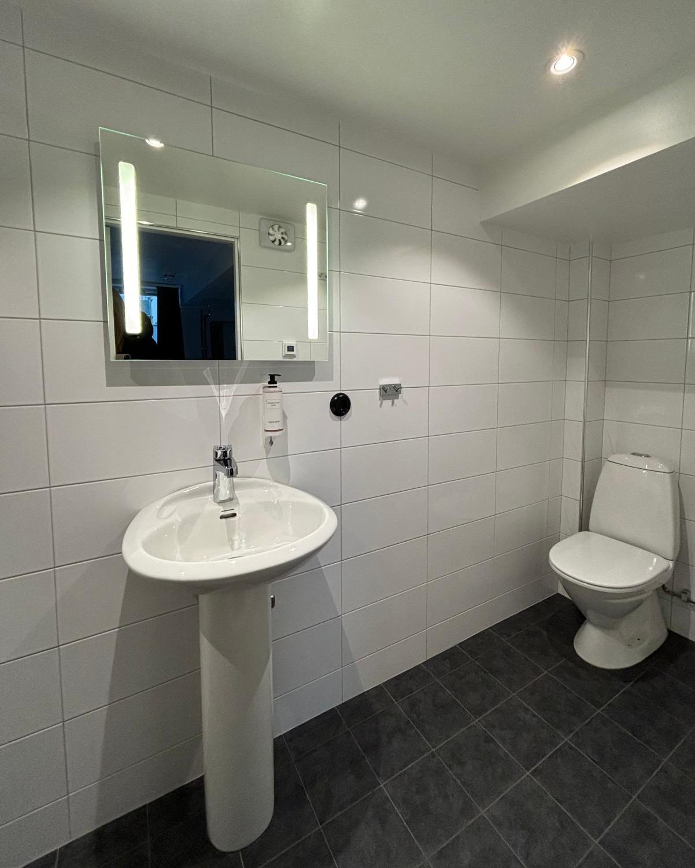 2-bäddsrum BASIC i Annexet (egen ingång från baksidan) photo 2