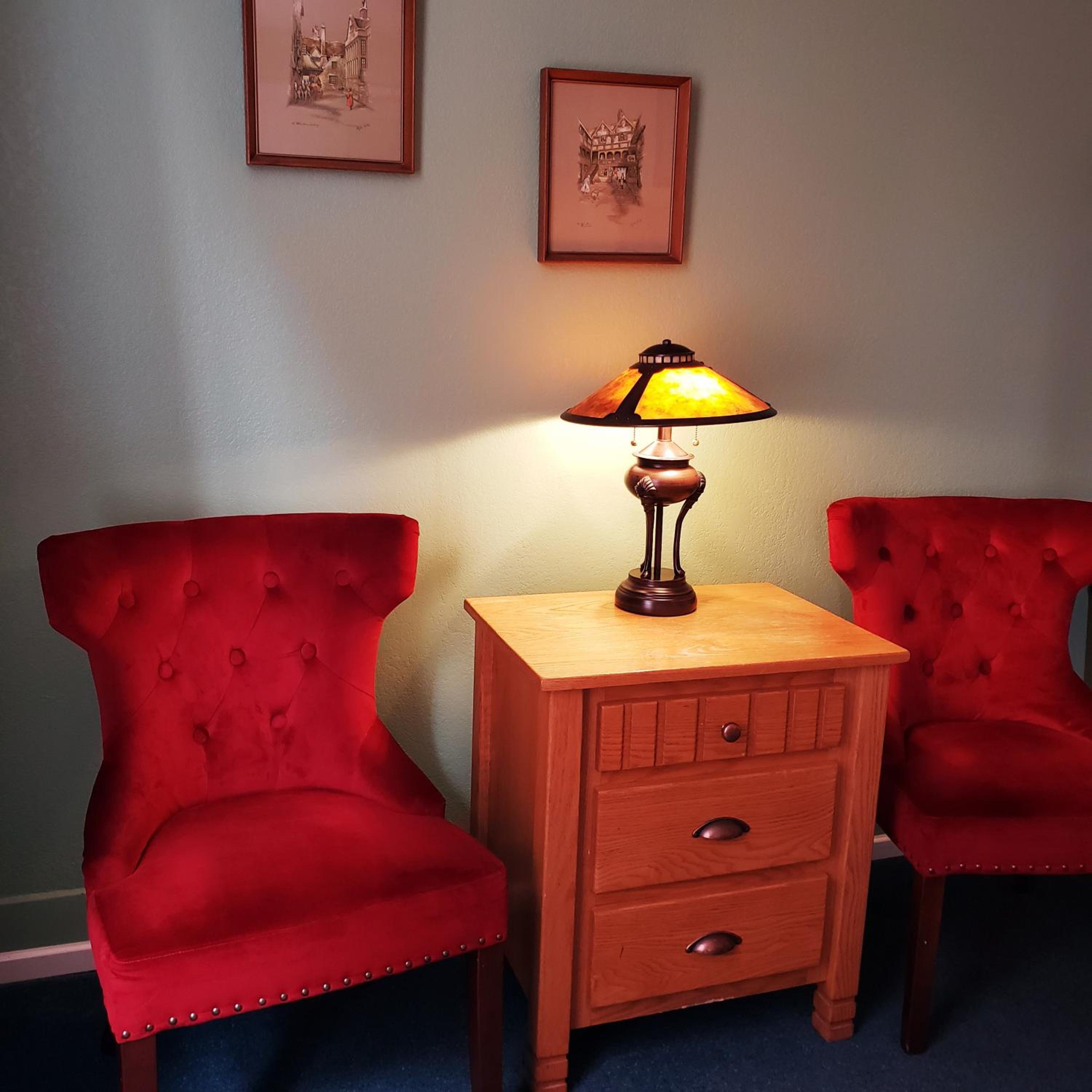 Queen Room with Two Queen Beds - Photo 4