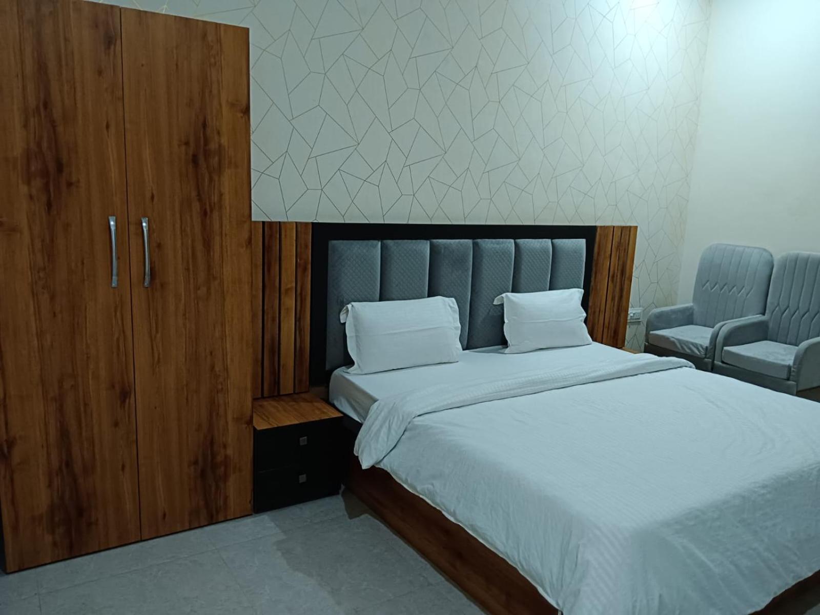 Deluxe King Room