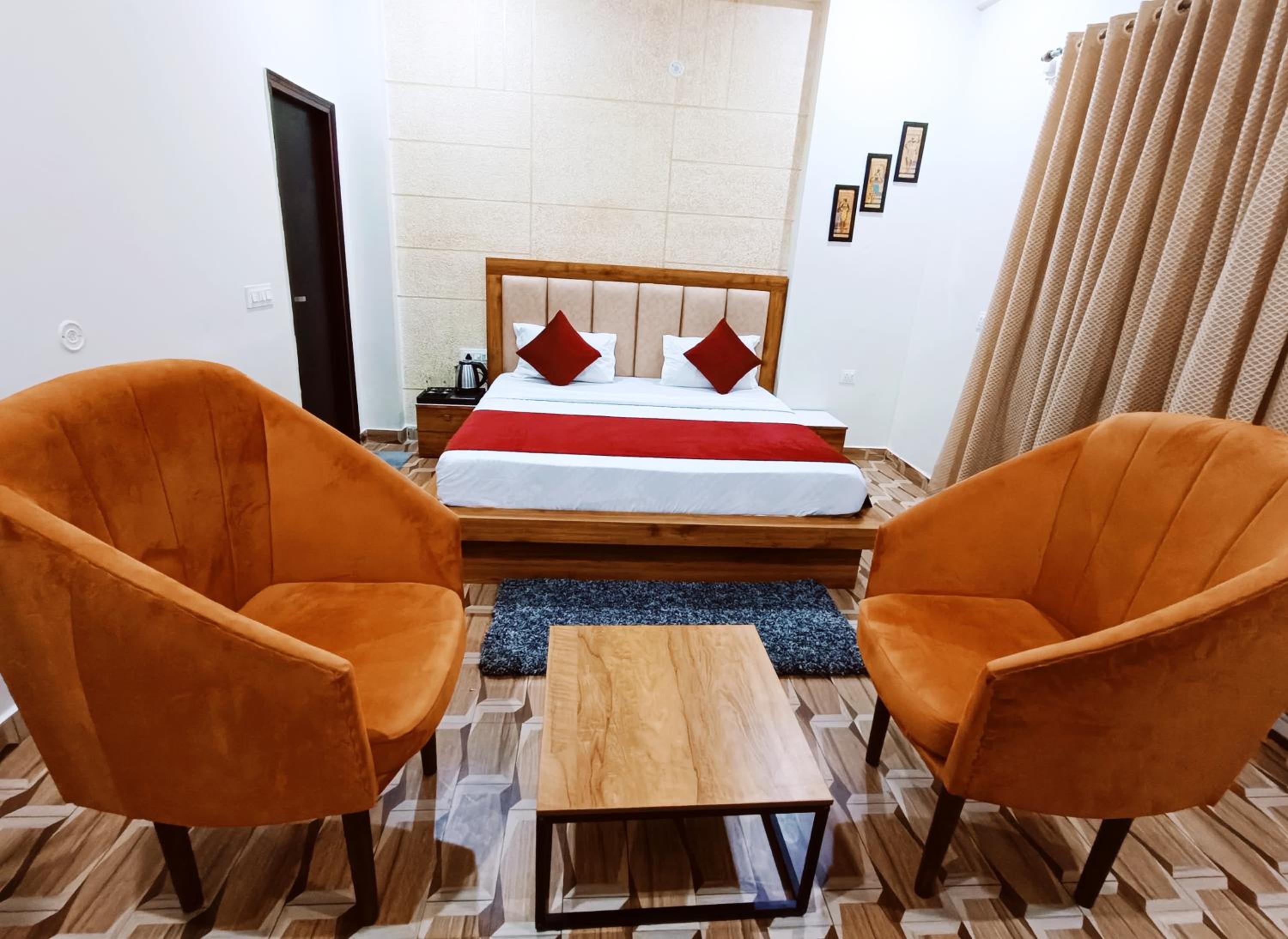 Deluxe King Room photo 2