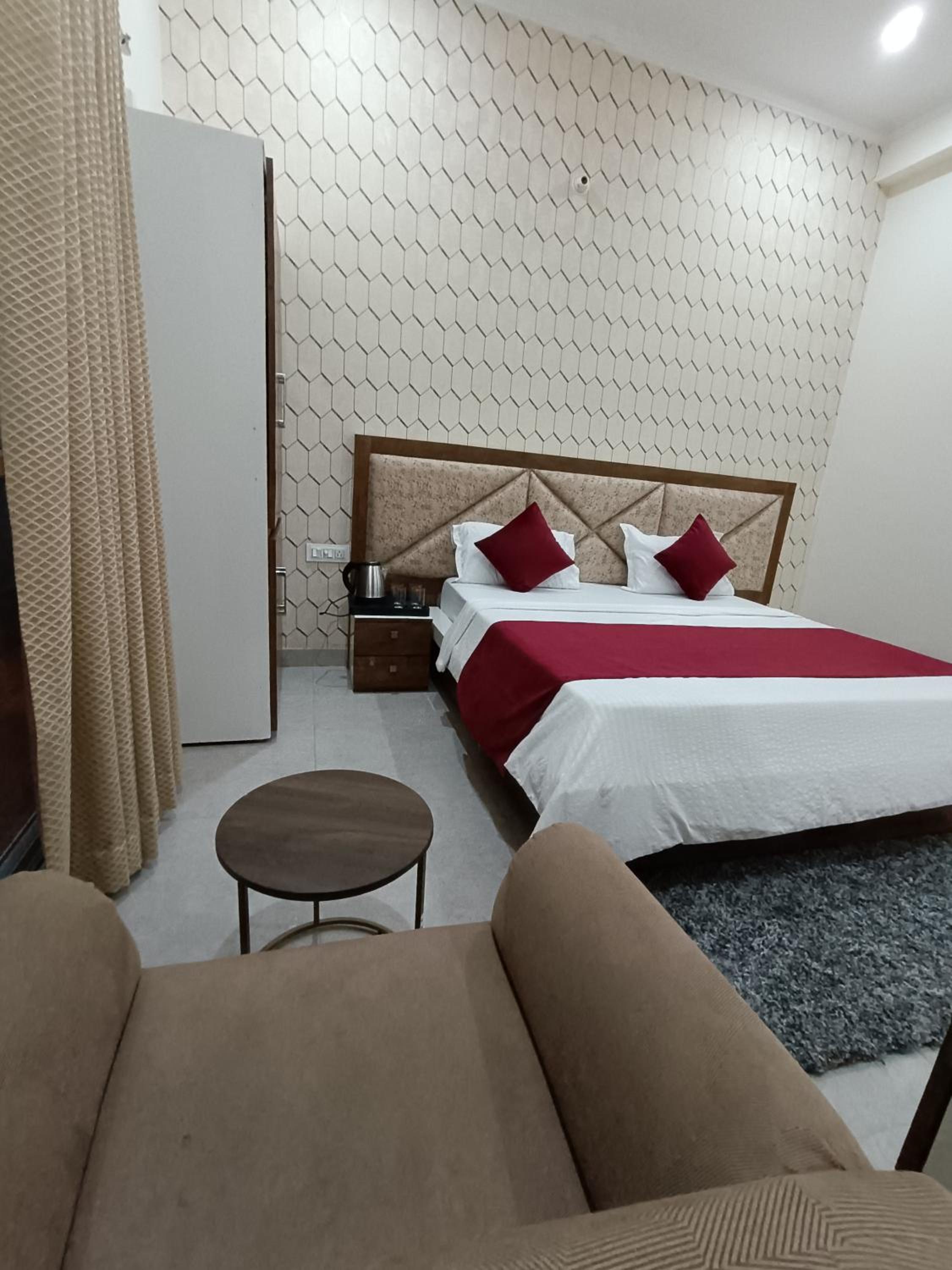 Deluxe King Room photo 3