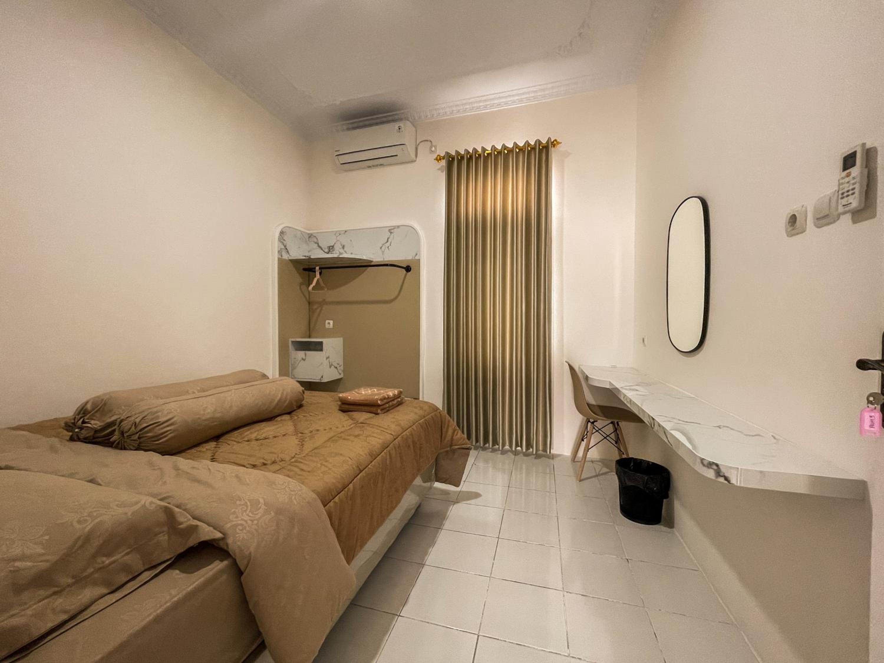 Double Room with Shared Bathroom photo 1