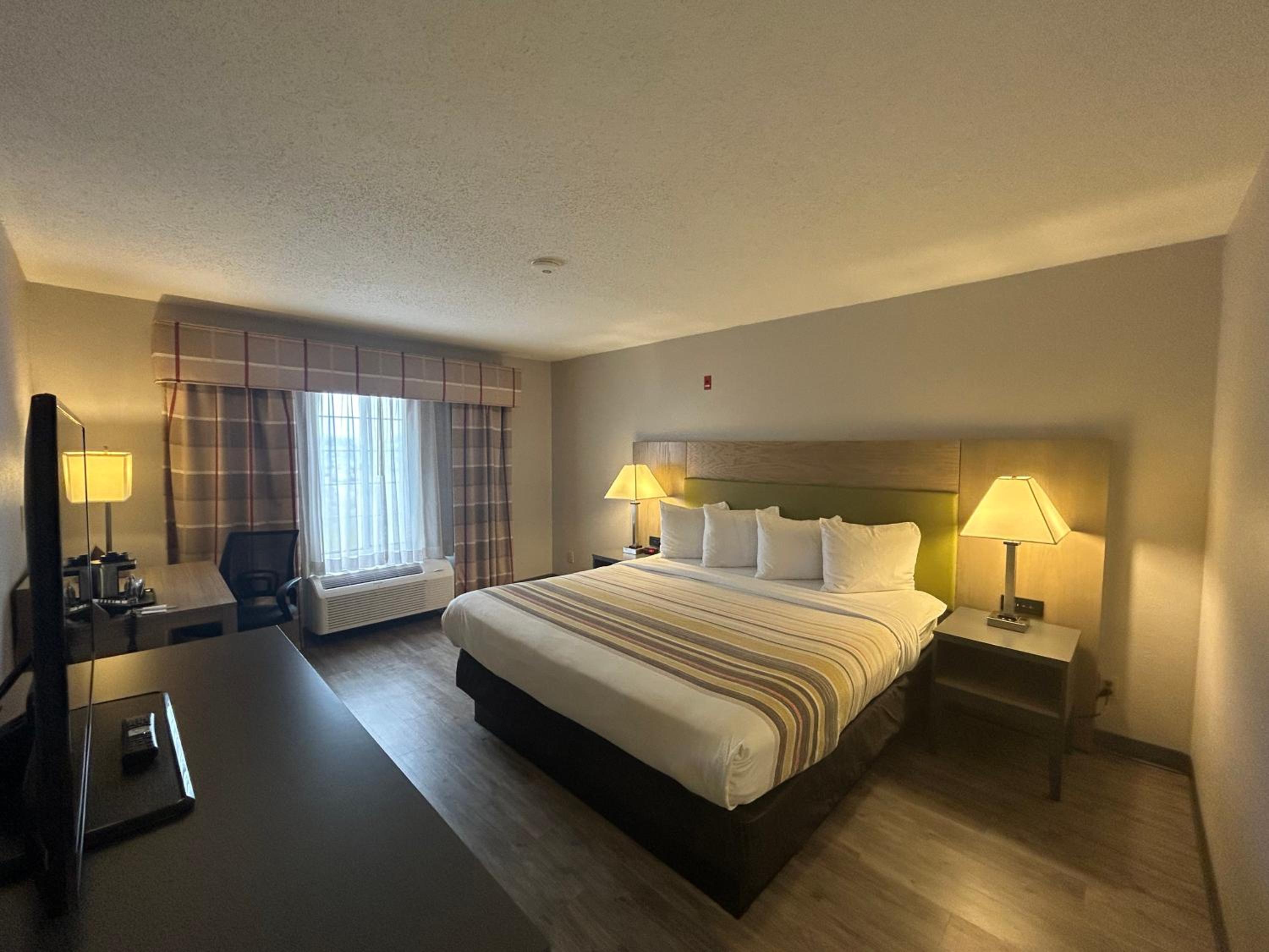 King Room - Non-Smoking - Photo 1