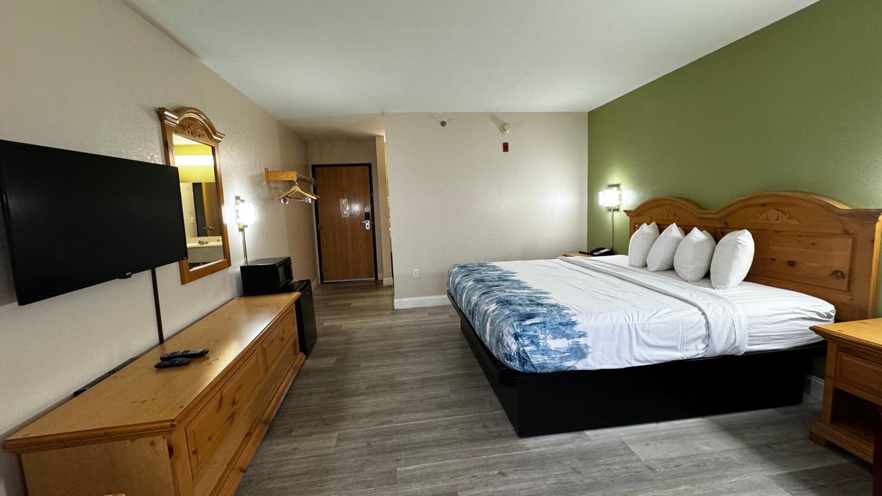 Standard King Room photo 2