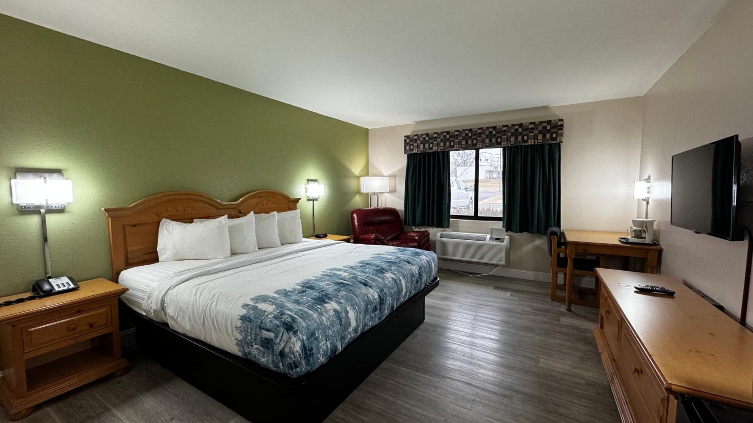 Standard King Room photo 1