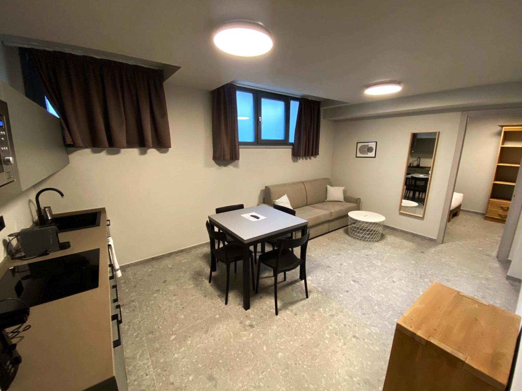One-Bedroom Apartment photo 3