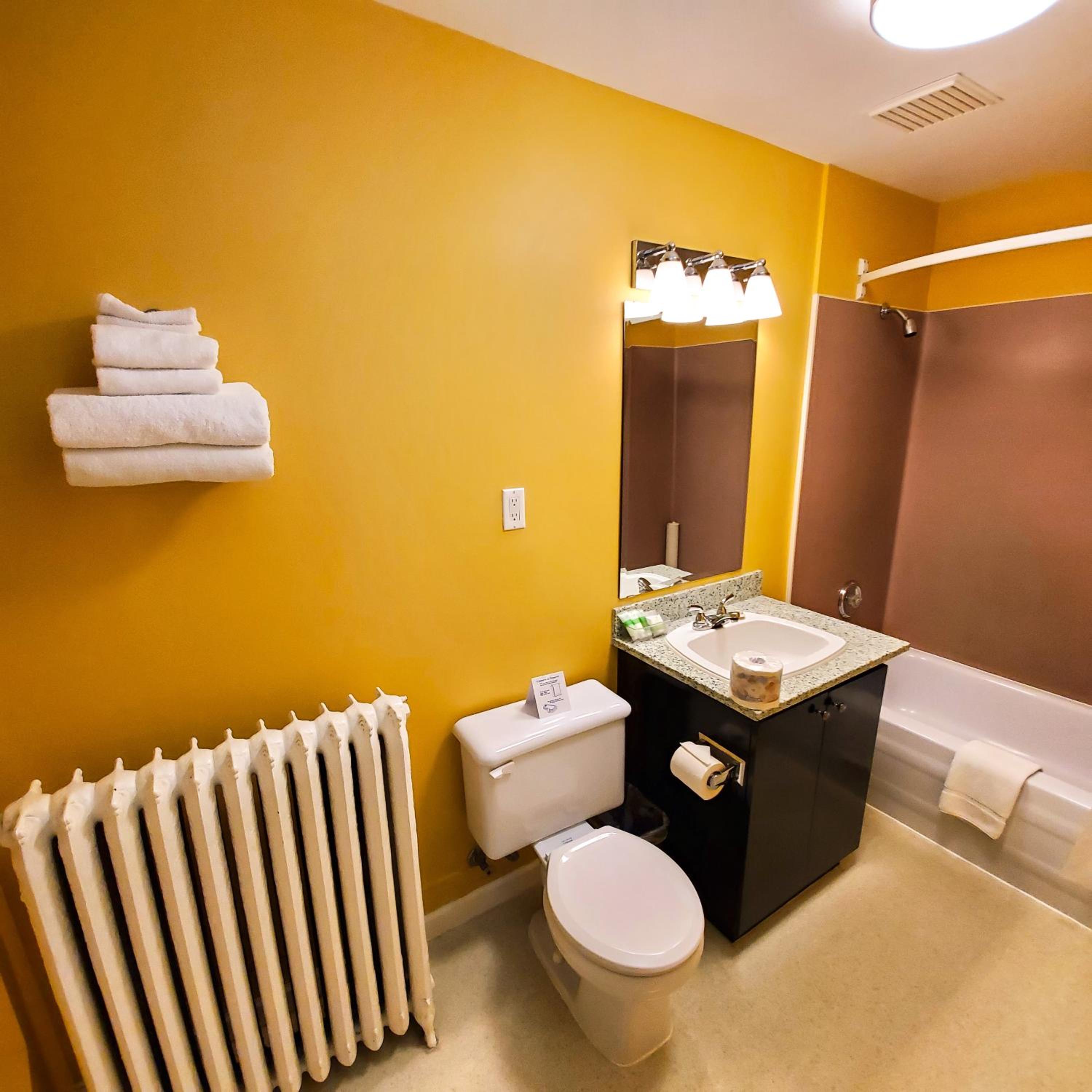 Standard King Room - Photo 6