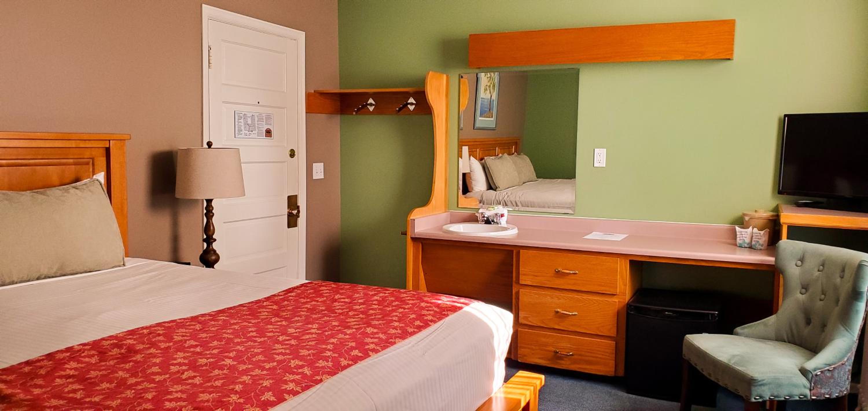 Standard King Room - Photo 5