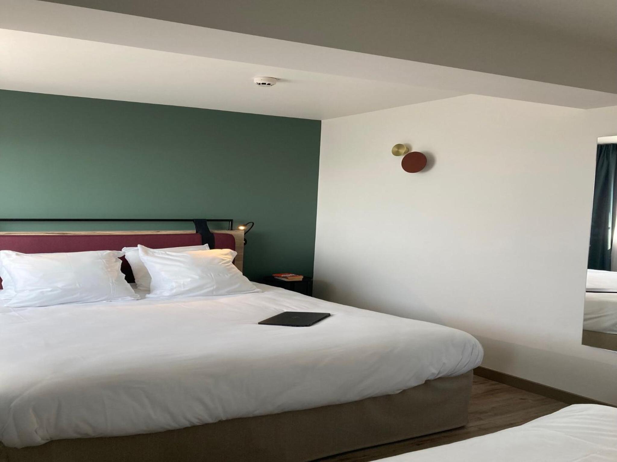Room with One Double Bed and One Double Sofa Bed - Photo 3