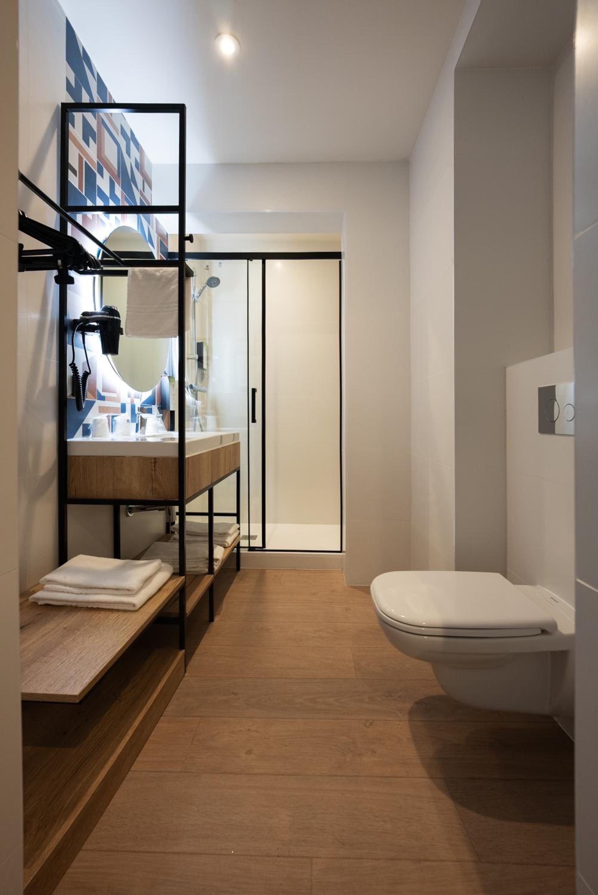Double Room with Two Double Beds - Photo 2