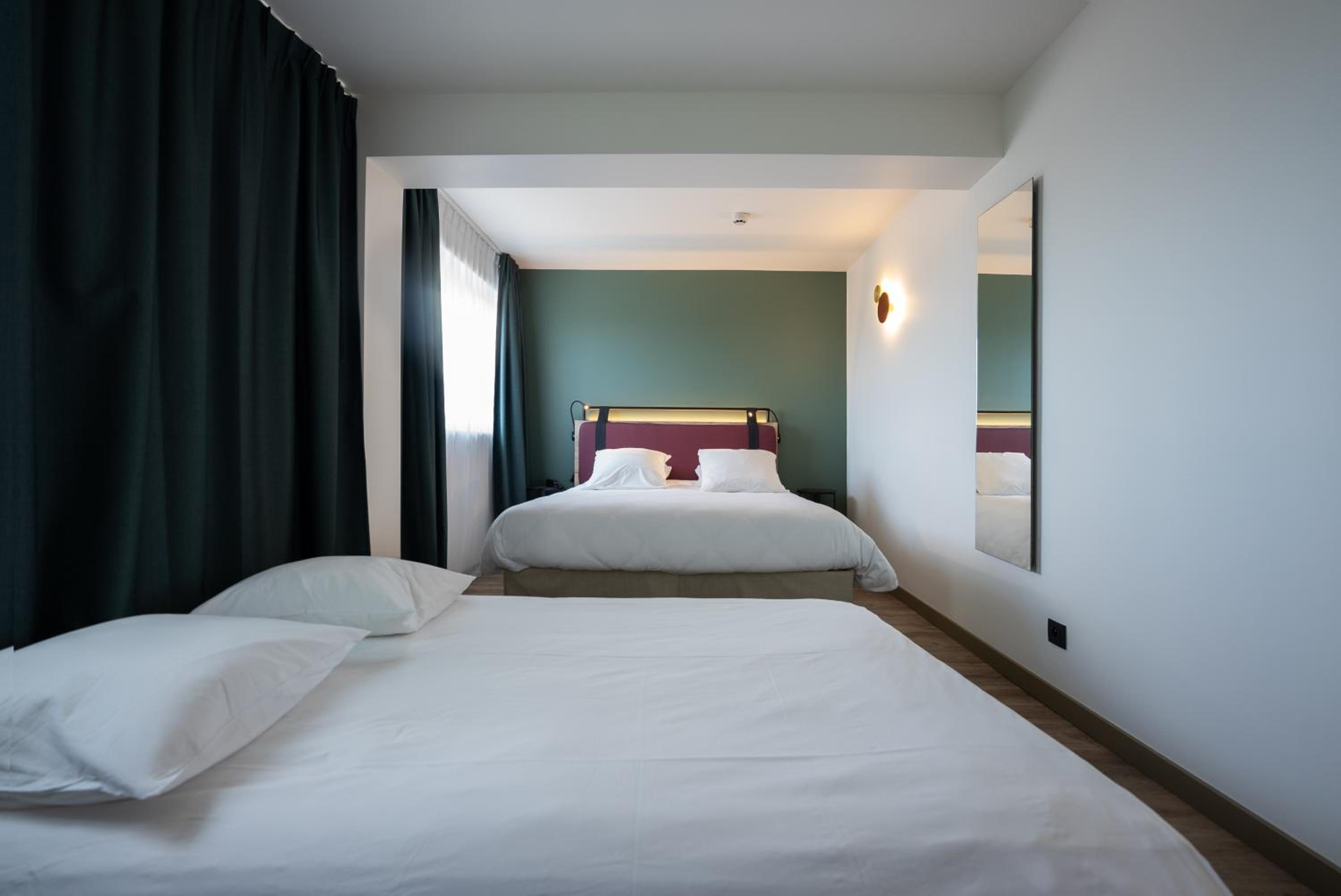 Room with One Double Bed and One Double Sofa Bed - Photo 1