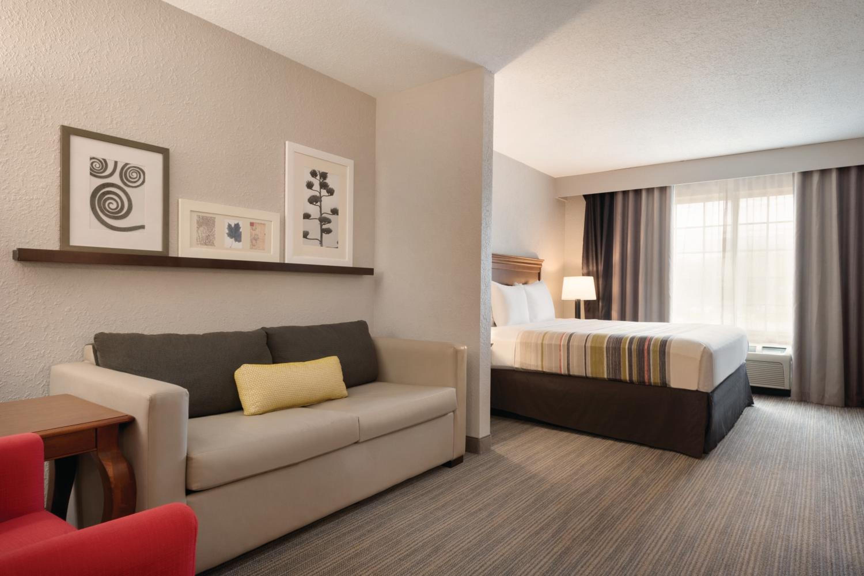 King Studio Suite - Non-Smoking - Photo 4