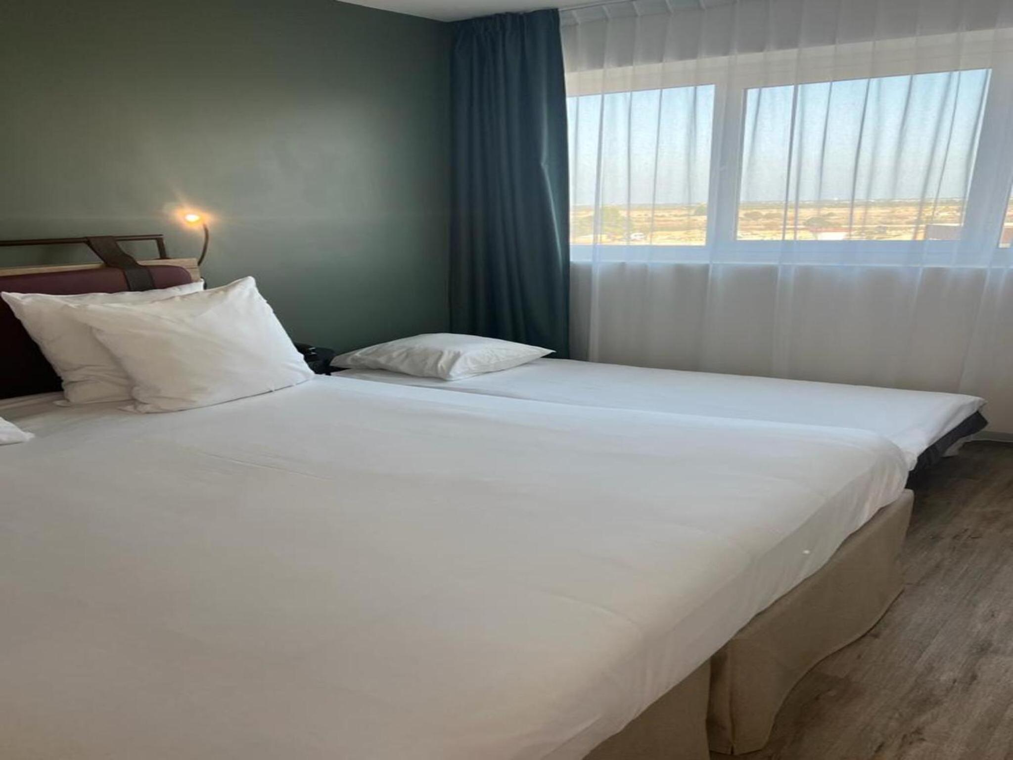 Triple Room (1 Double Bed + 1 Single Bed) - Photo 1