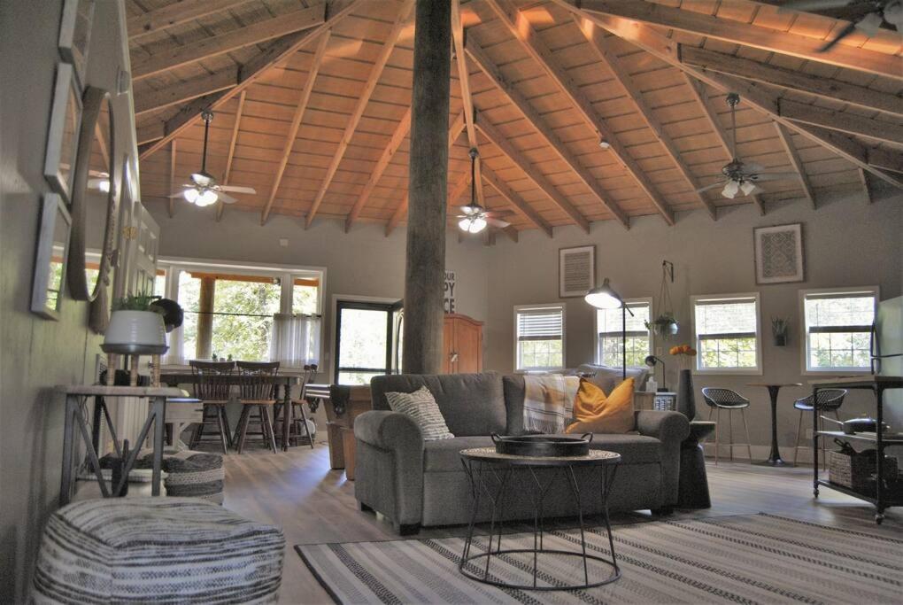 One-Bedroom House photo 1