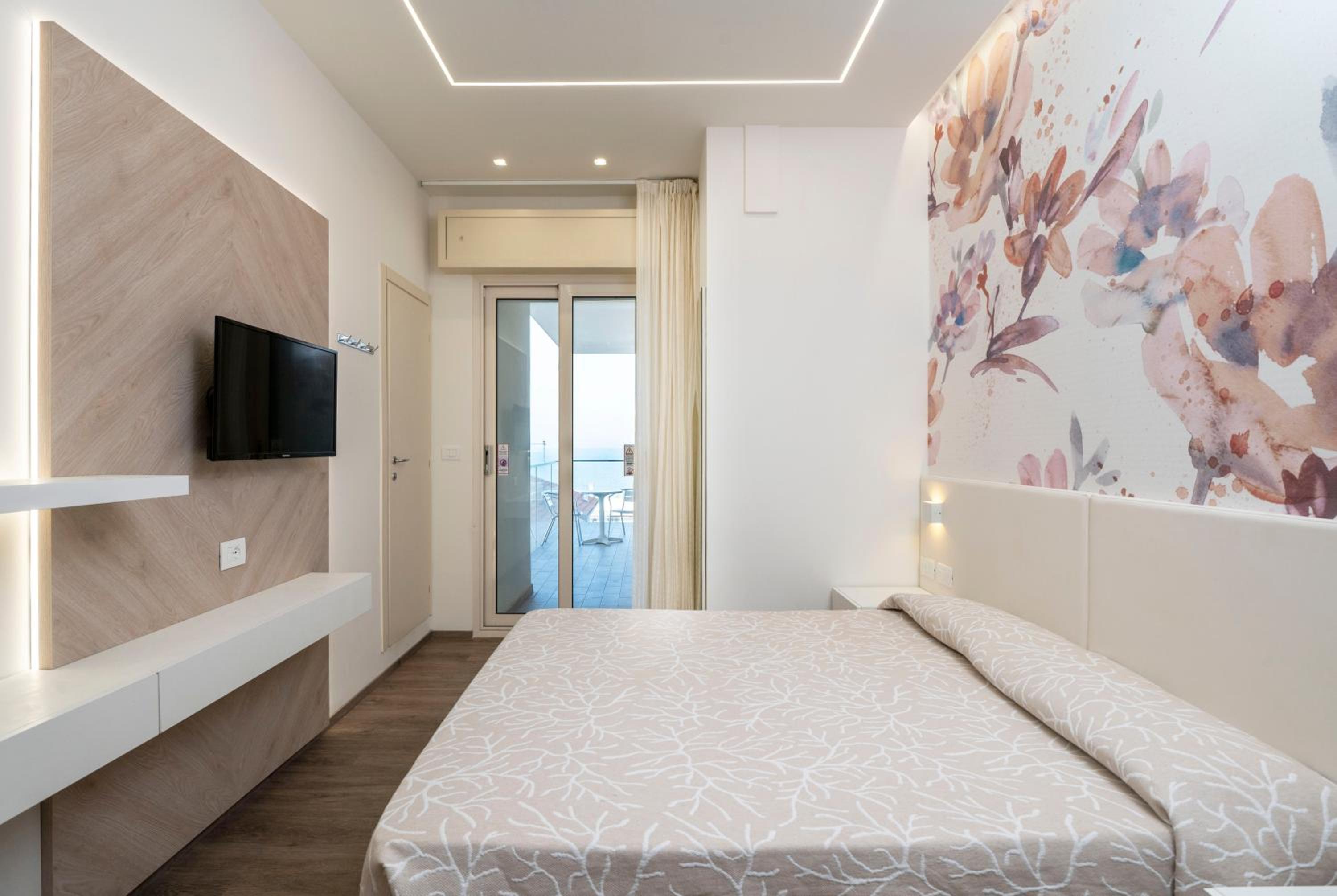 Deluxe Double Room with Sea View photo 1