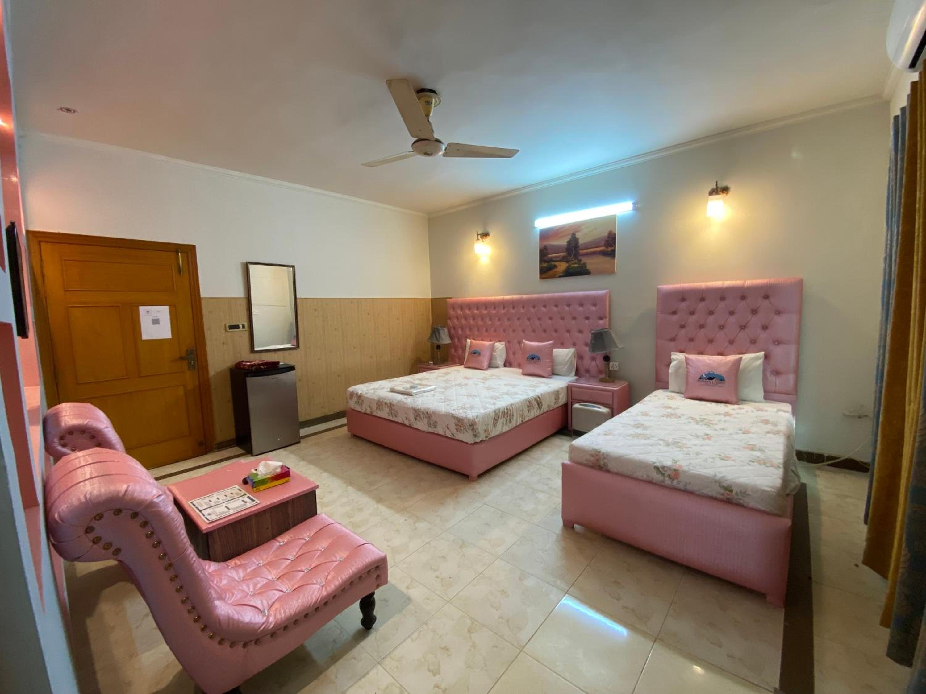 Deluxe Triple Room - Photo 9