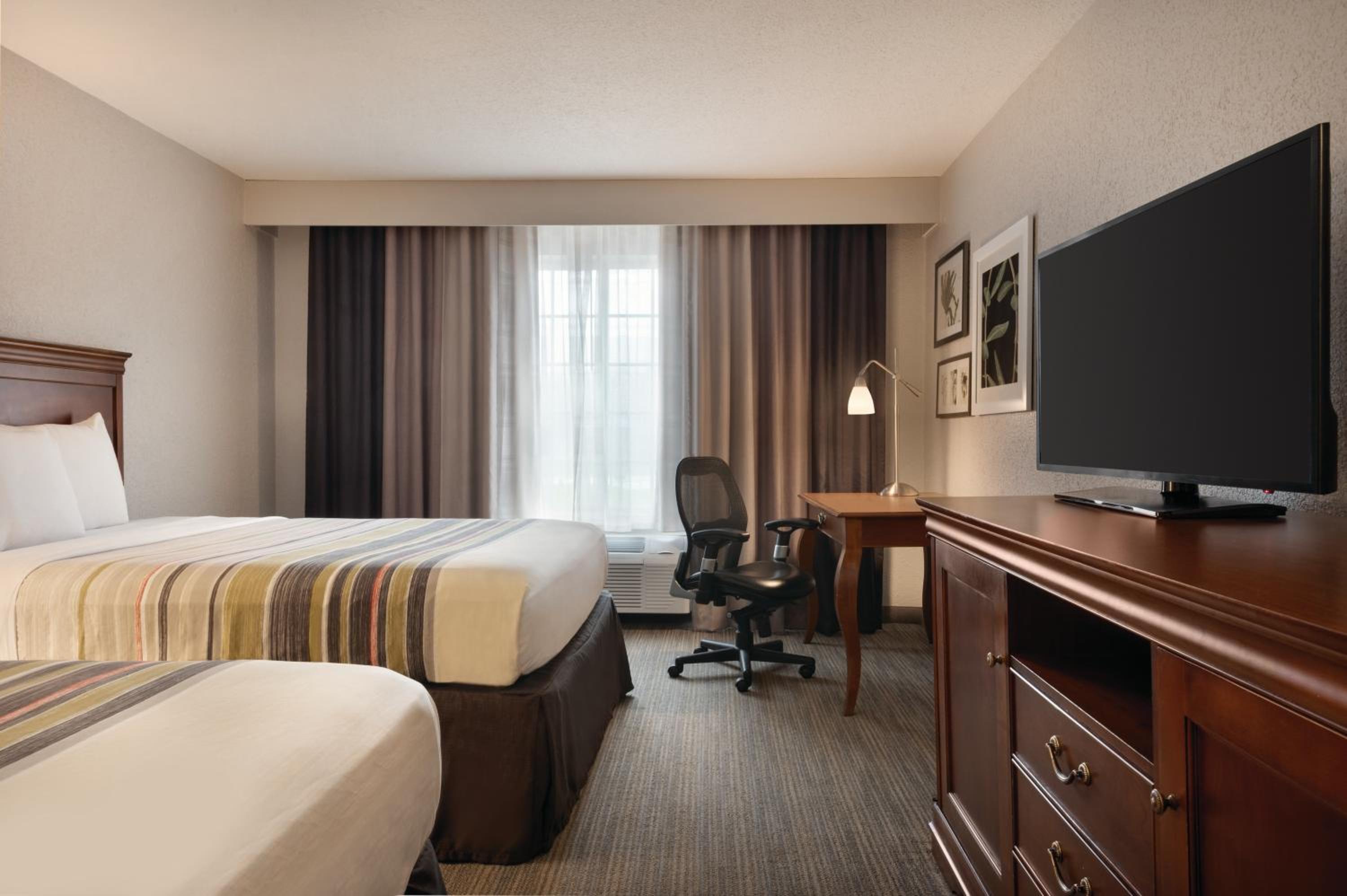 Queen Room with Two Queen Beds - Non-Smoking - Photo 1