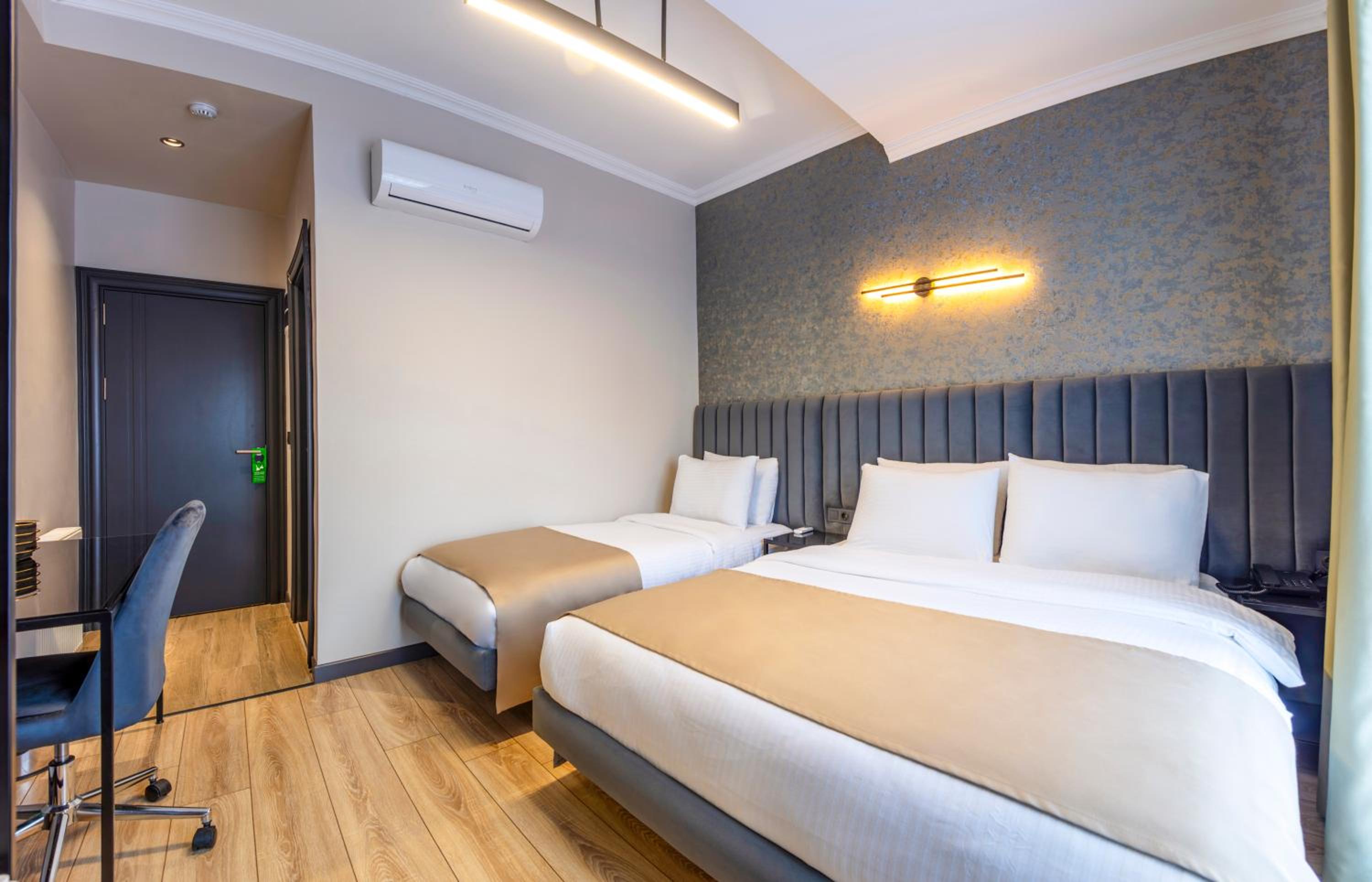 Deluxe Double or Twin Room - Photo 10