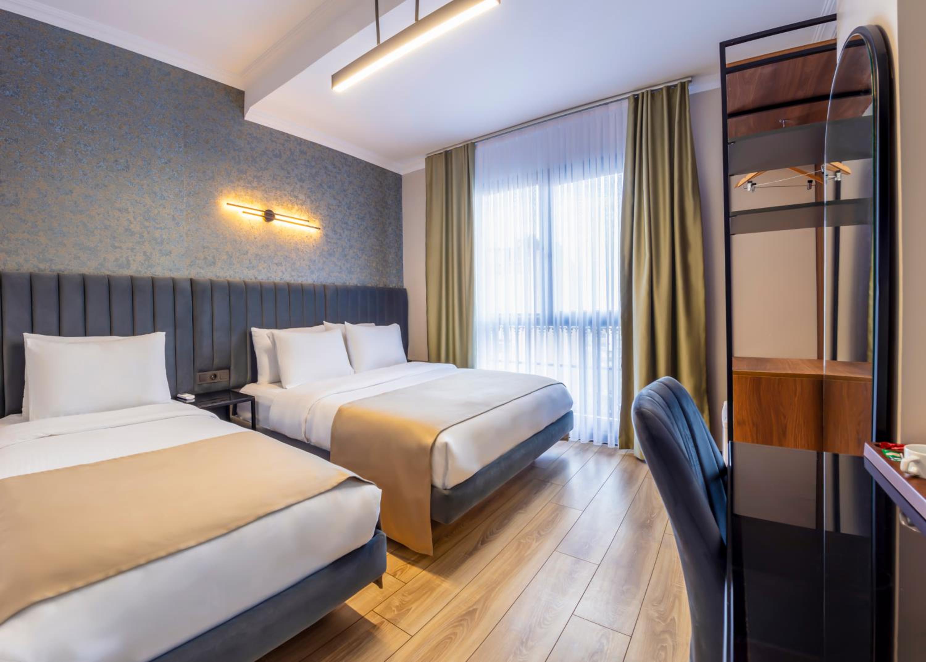 Deluxe Double or Twin Room - Photo 12