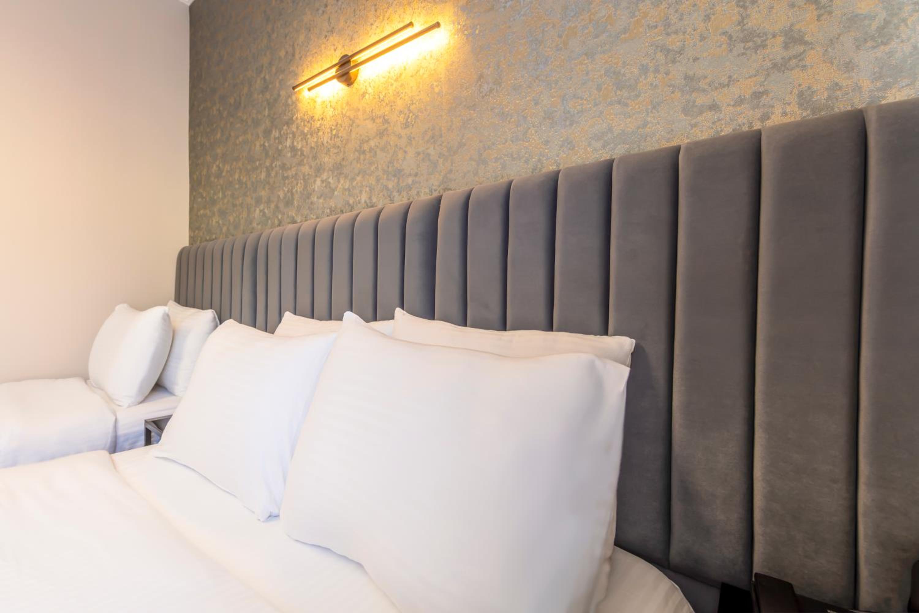 Deluxe Double or Twin Room - Photo 8