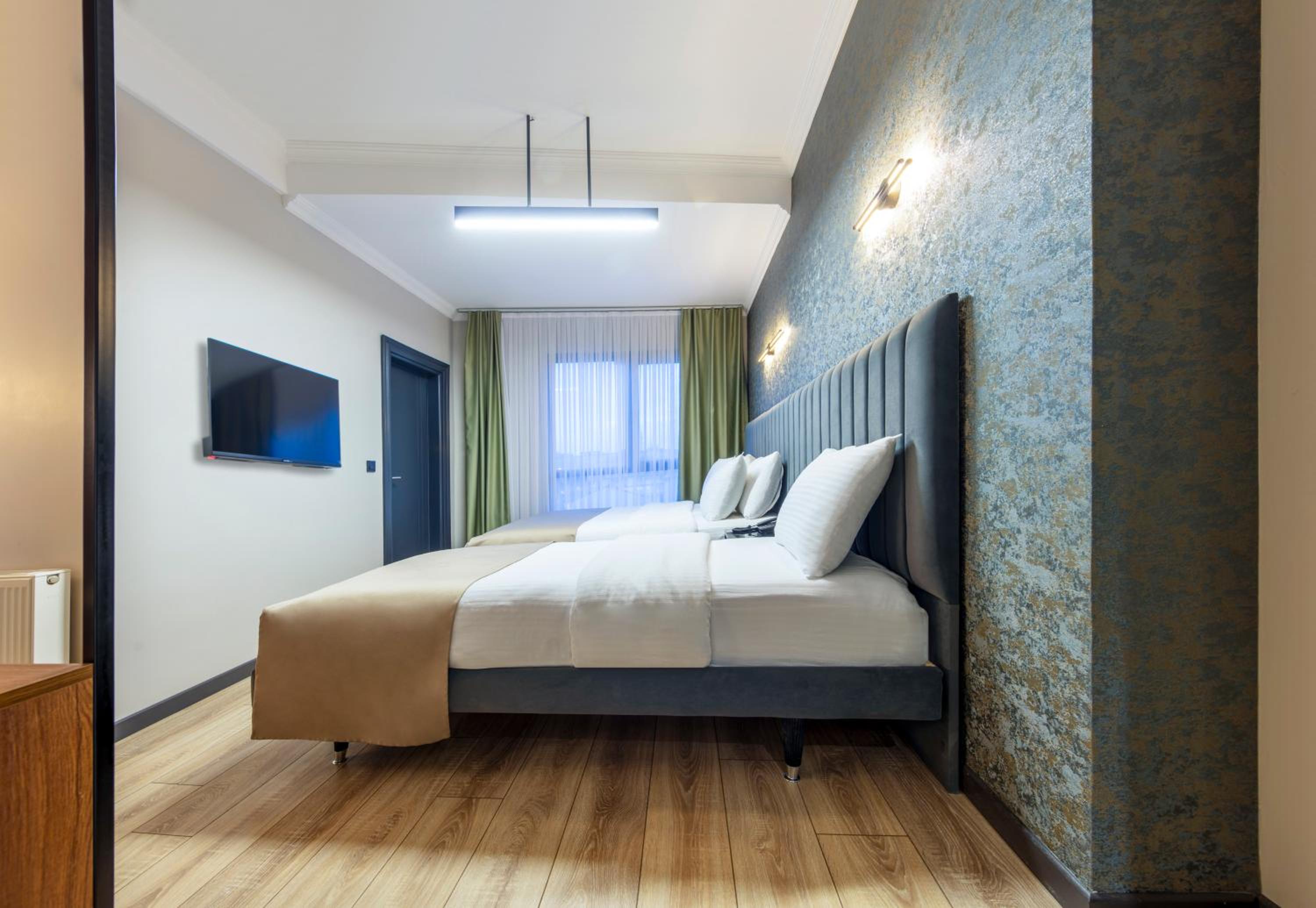 Deluxe Family Room - Photo 3