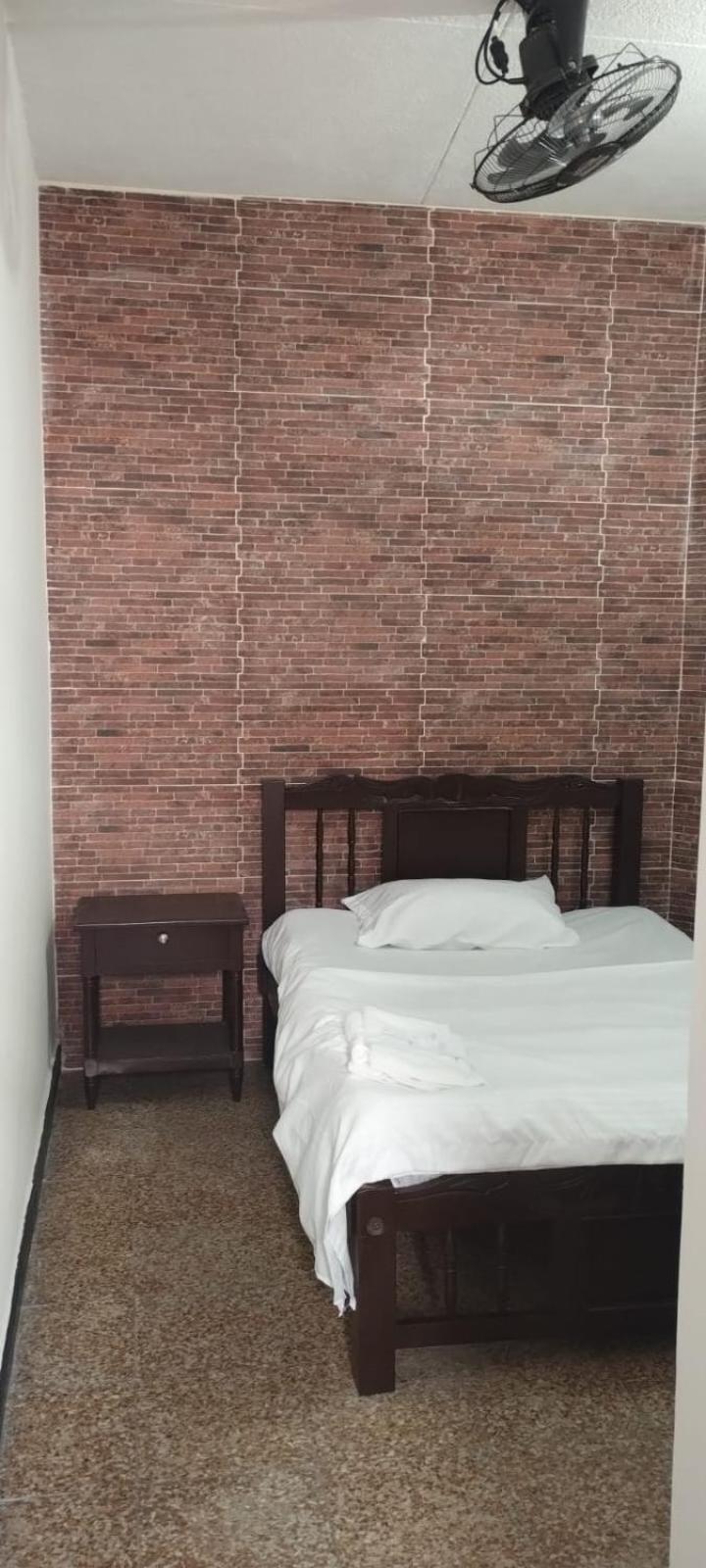Single Room with Private Bathroom photo 1