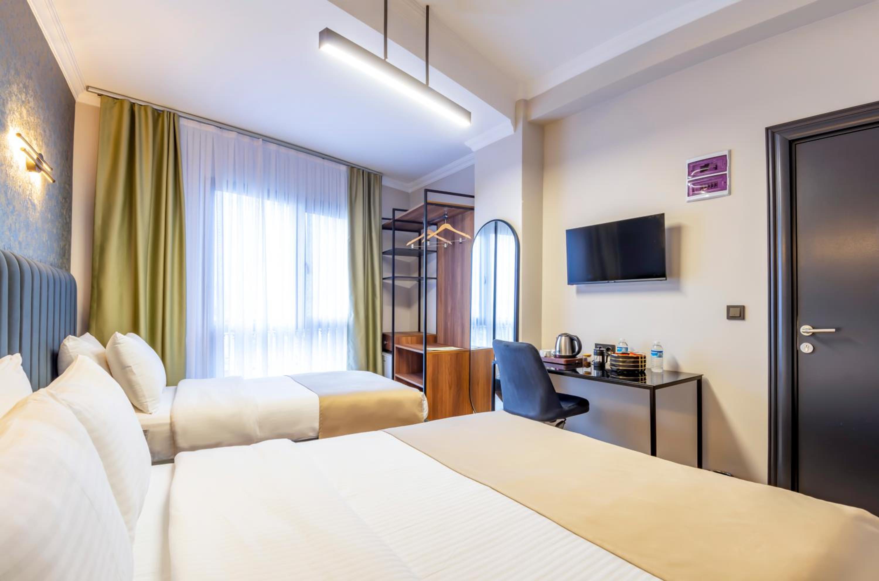 Deluxe Triple Room - Photo 1